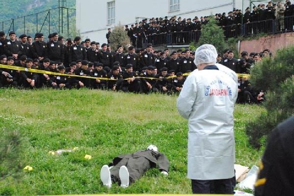 Jandarmadan,  astsubay adaylarına nefes kesen tatbikat 3