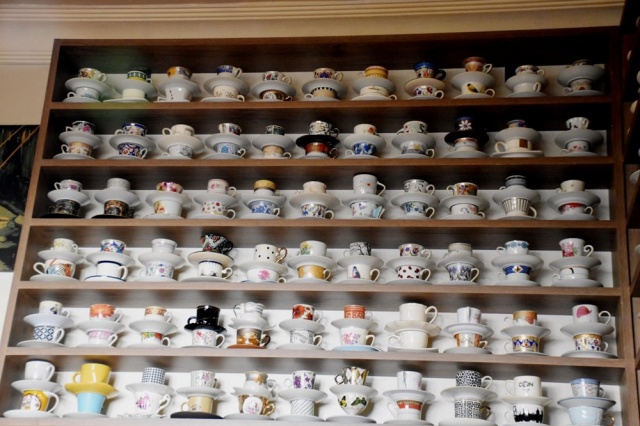 3 bin kahve fincanıyla koleksiyon 9