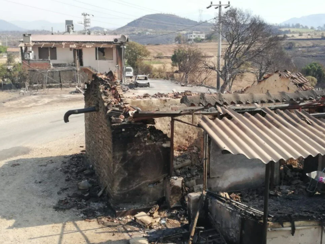 Küllerin arasından topladılar: Yangından geriye kalanlar 6