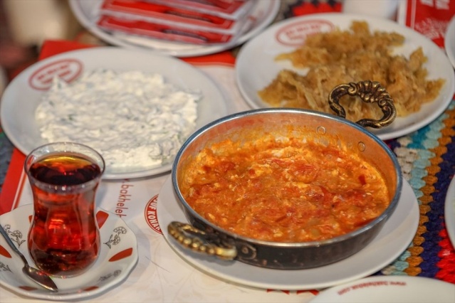 Sosyal medya "Dünya Kahvaltı Günü"nde Van kahvaltısı fotoğraflarıyla renklenecek 7
