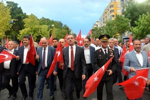 106 yaşında demokrasi nöbetine katıldı 8