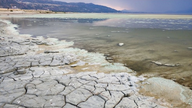 Burdur Gölü'nün rengi değişti 12