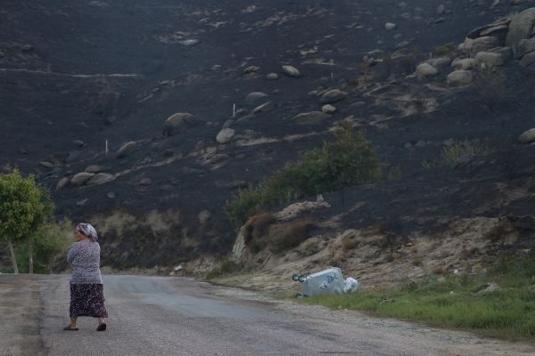 Marmara Adası'ndaki yangının boyutu gün ağarınca ortaya çıktı 3