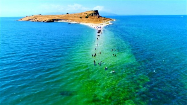 Van’ın el değmemiş adası Çarpanak bahar aylarında görenleri büyülüyor 6