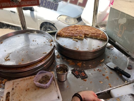 İstanbul'da kafe ve kahvehaneler kapandı ama börekçiler doldu taştı!