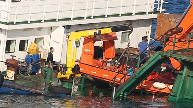Gemi karaya oturdu,  mürettebat yardım çağırmadı