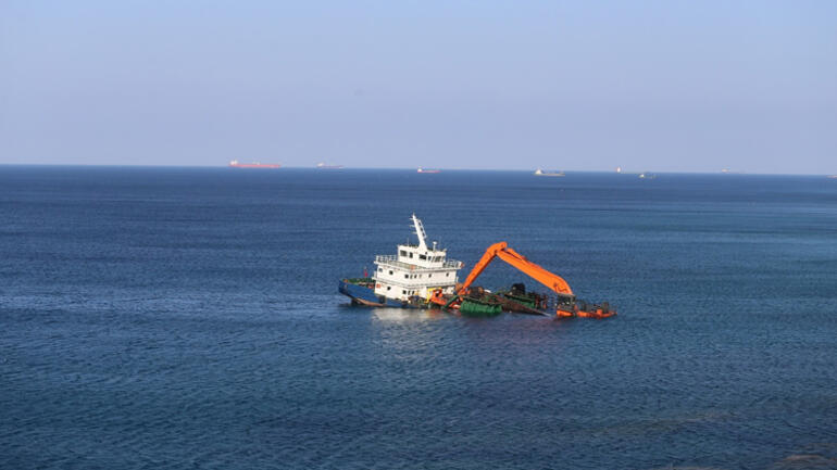 Gemi karaya oturdu,  mürettebat yardım çağırmadı