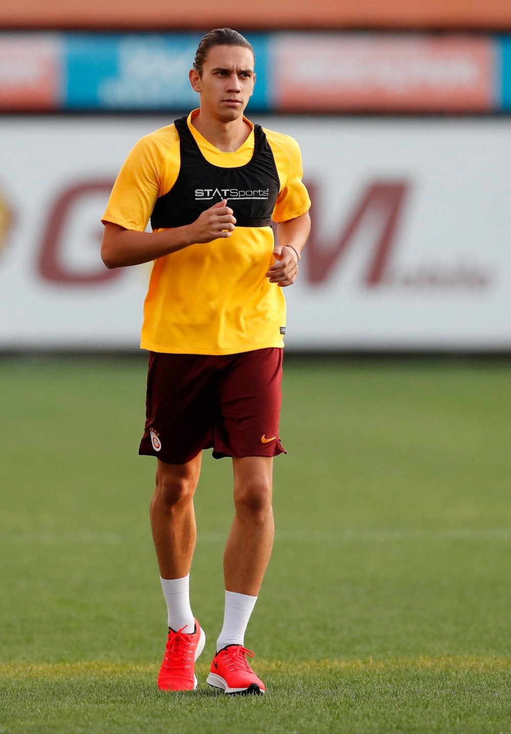 Galatasaray'da yeni transferler ilk antrenmanlarına çıktı