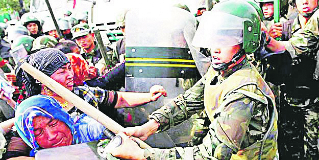 Uygur Türkleri'ne Büyük Zulüm