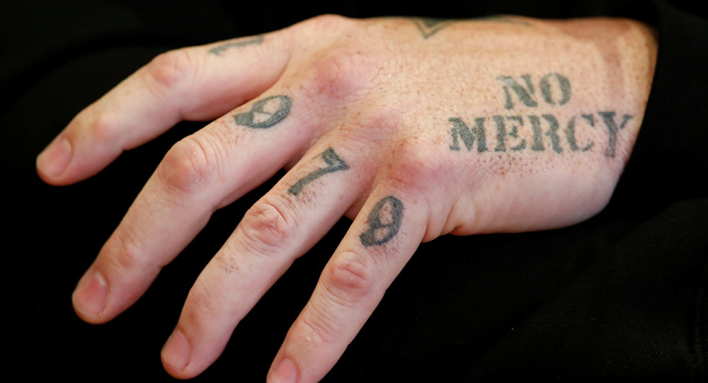 Yeni Akit Gazetesi yazarından dövme yorumu: 'Kültür revizyonuna uğratıyor,  caiz değil'