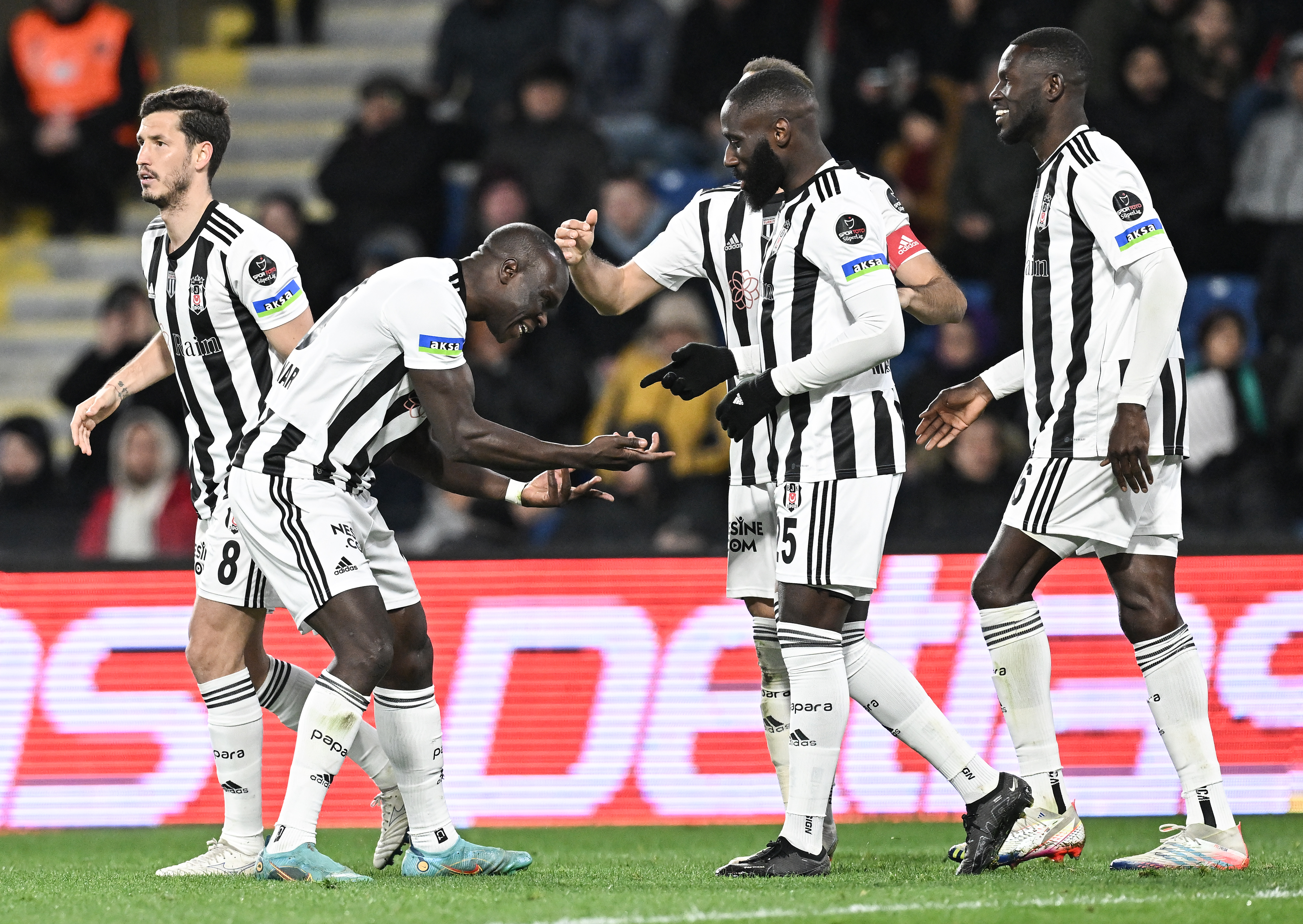 Aboubakar sahne aldı,  Beşiktaş Başakşehir'i yıktı