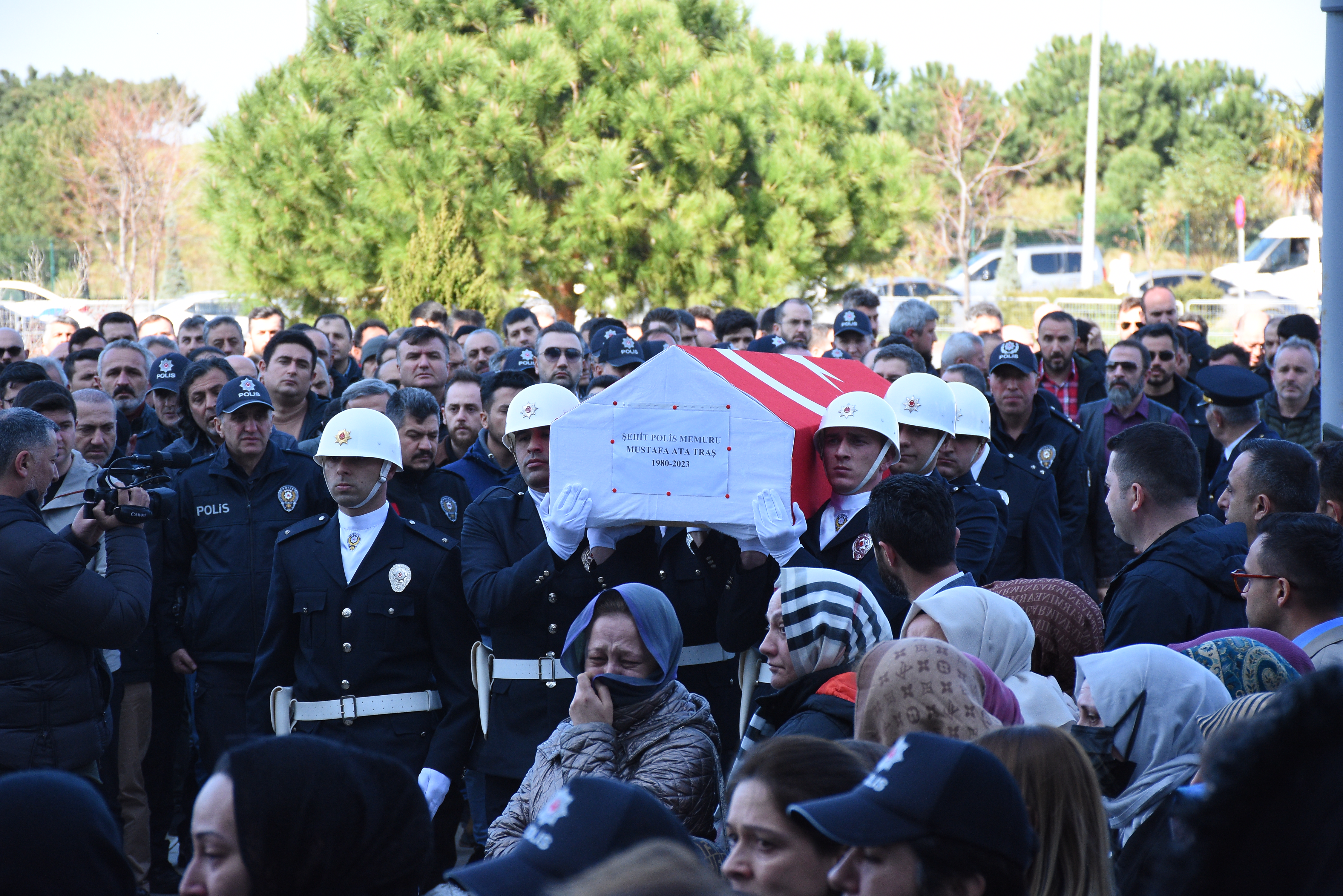 Samsun'da şehit olan polis Mustafa Ata Traş son yolculuğuna uğurlandı: Göz yaşları sel oldu