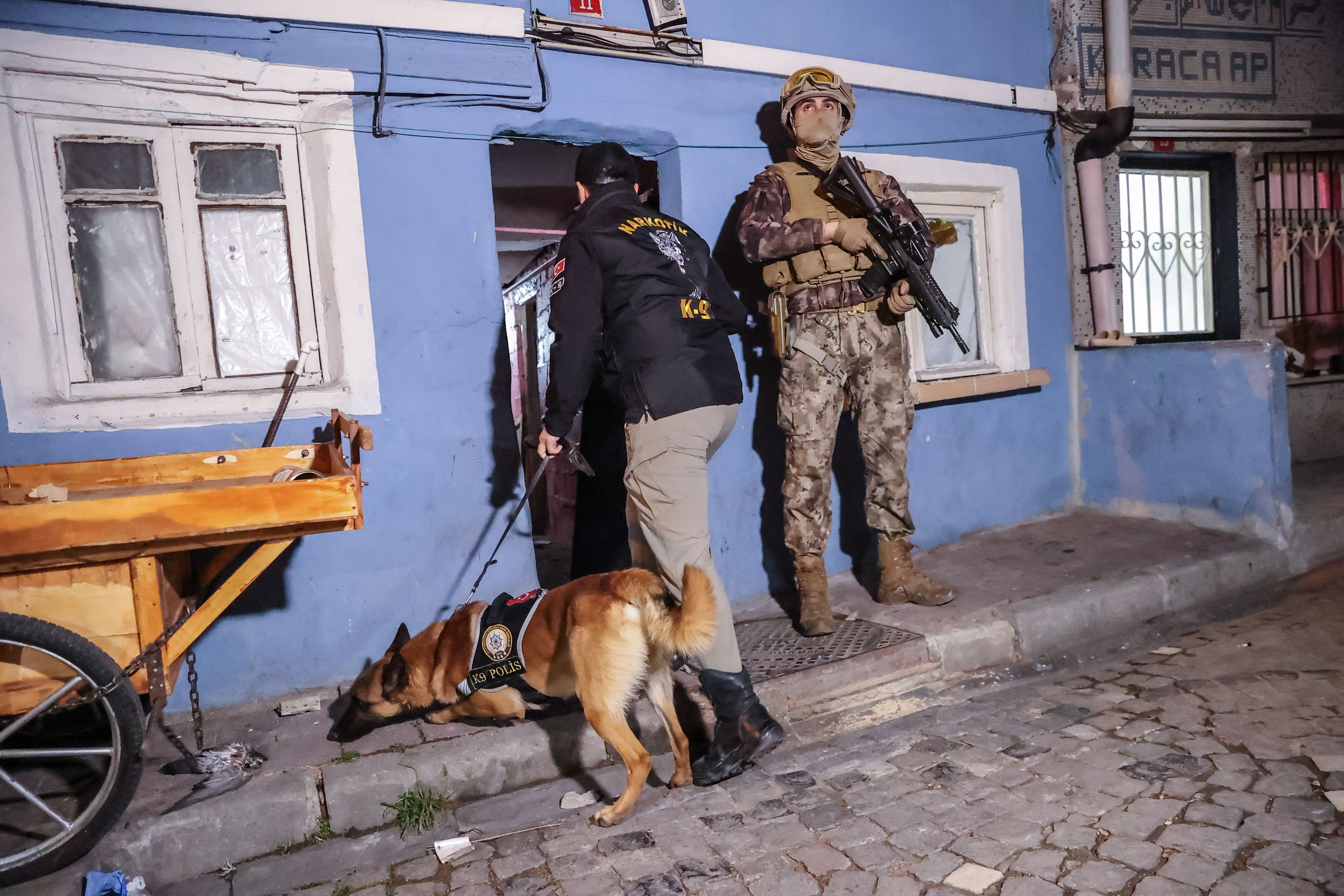 İstanbul'da şafak operasyonu: Şüpheliler gözaltında
