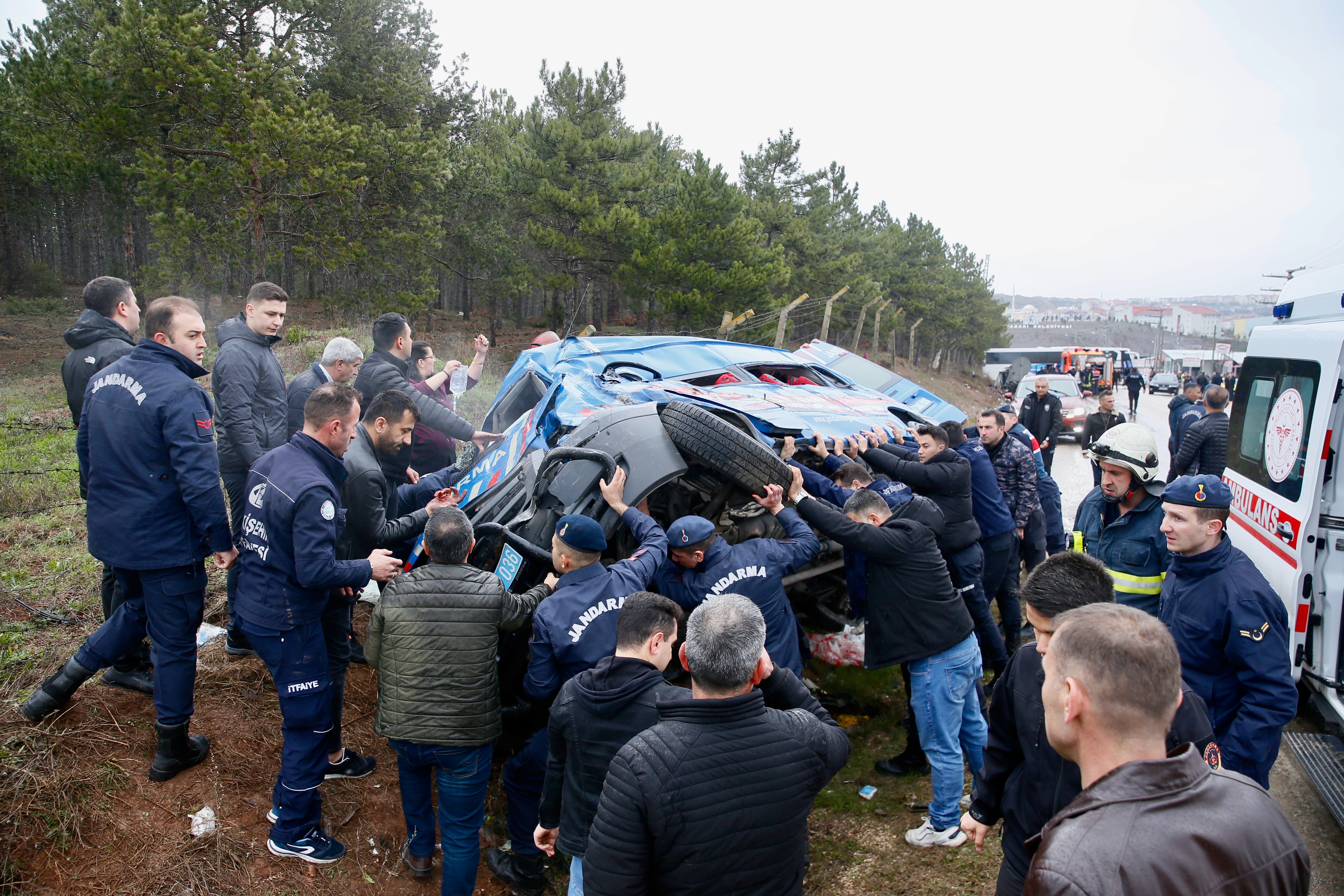 Eskişehir'deki kazada 12'si asker 14 kişi yaralandı
