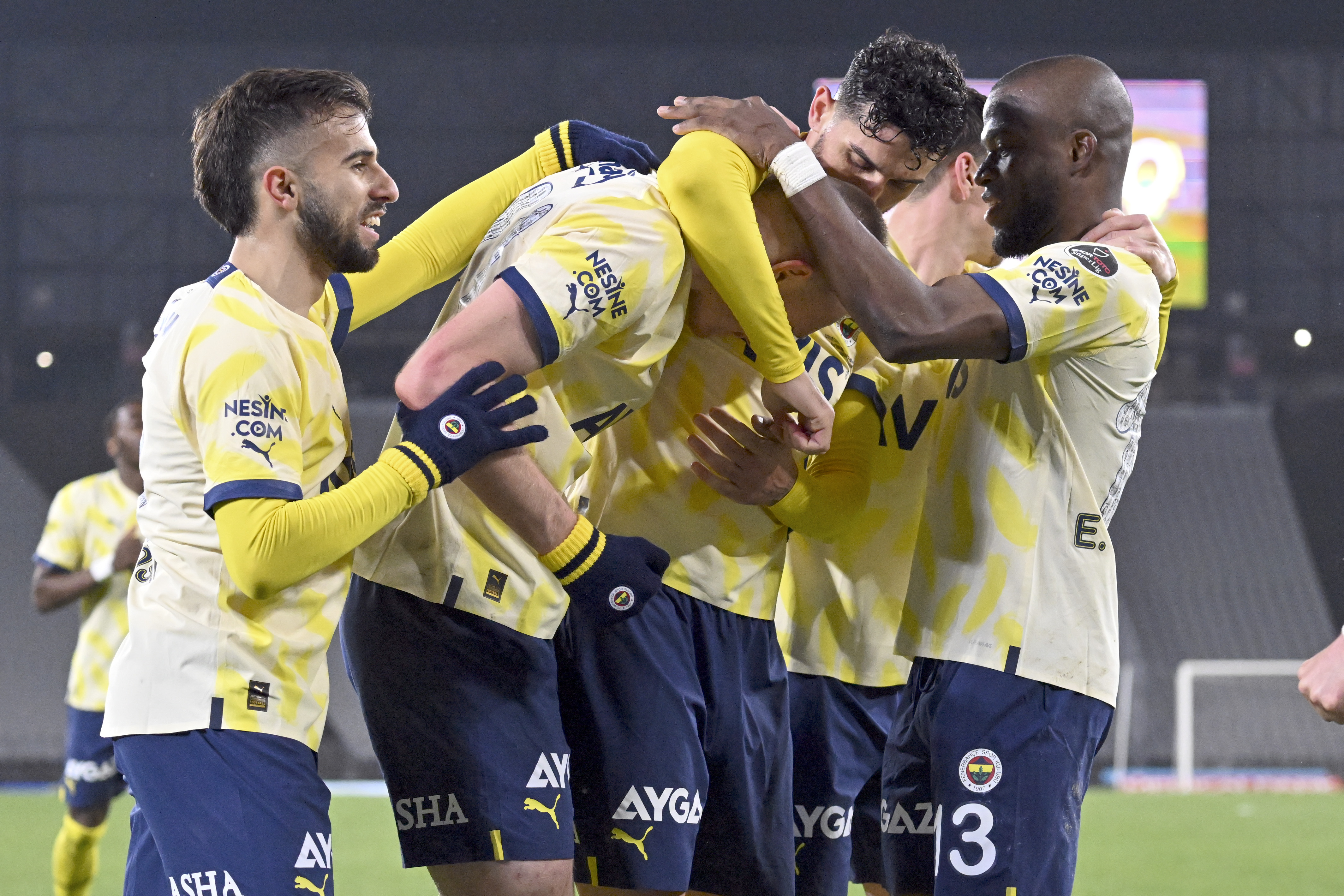 Fenerbahçe hayata döndü. Karagümrük'ü yendi