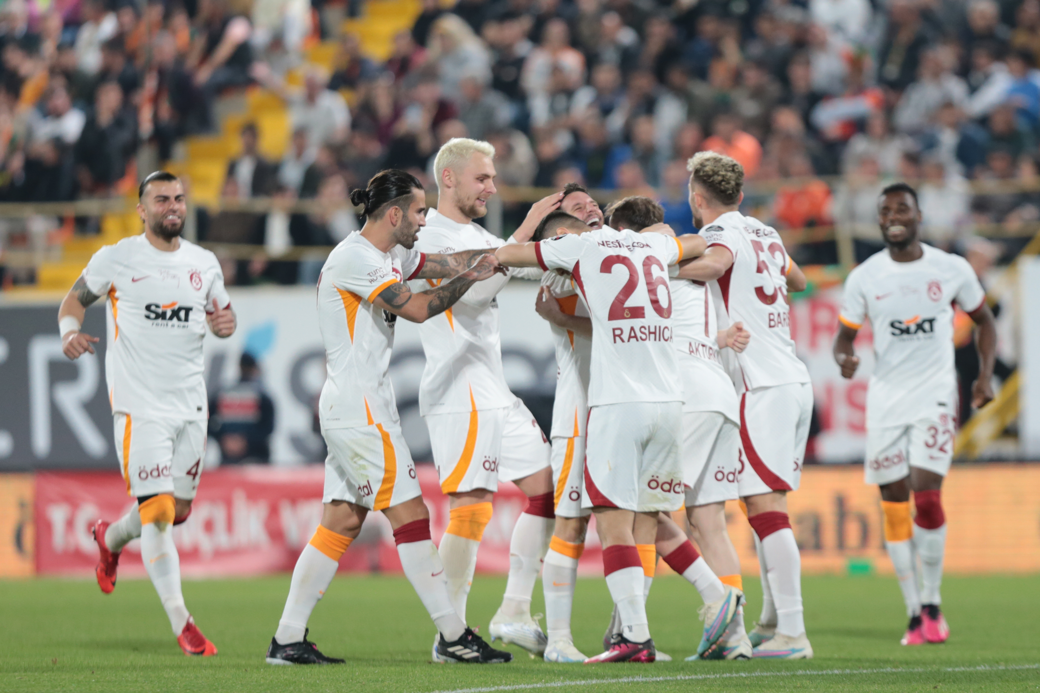 Galatasaray Alanya'dan geçti: Fark attı