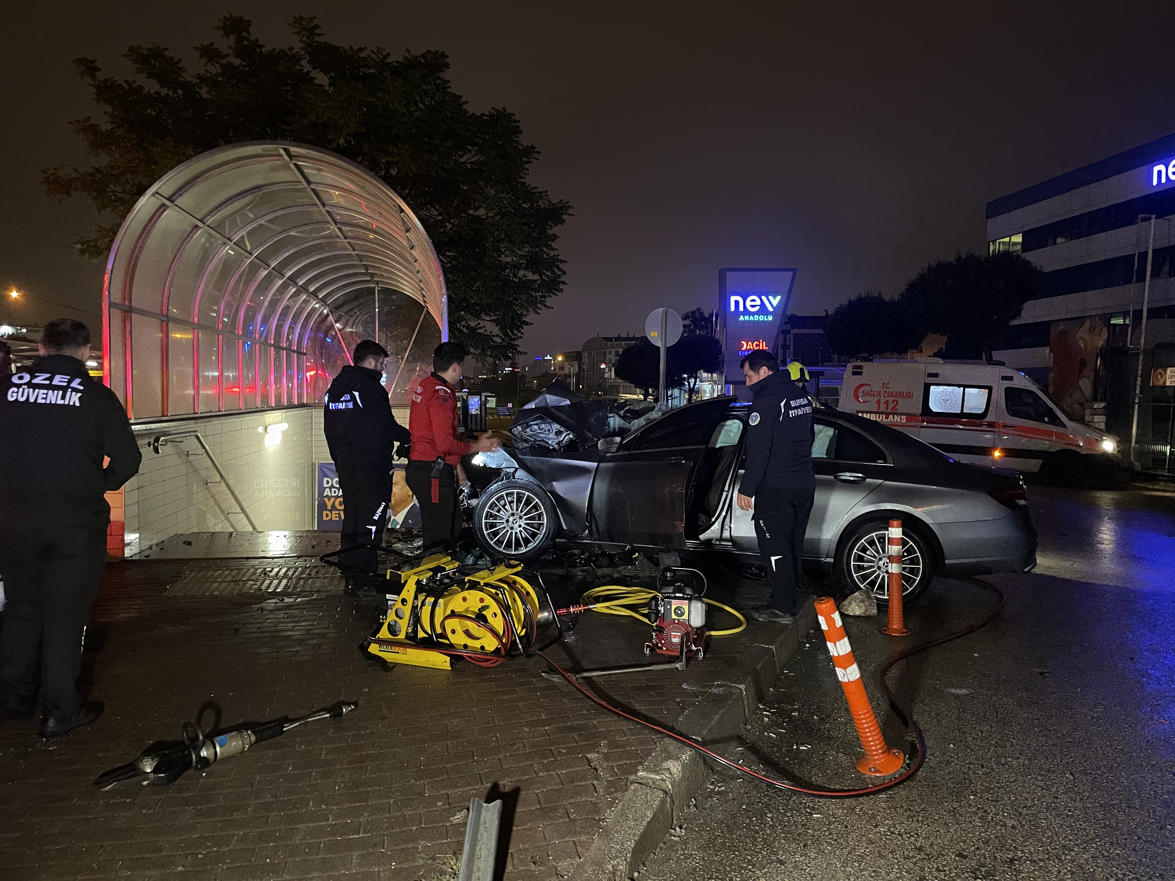 Bursa'da metro hattına düşen otomobildeki Furkan Şenbağ,  Hasan Hüseyin Acar ve Onur Kapıkıran öldü