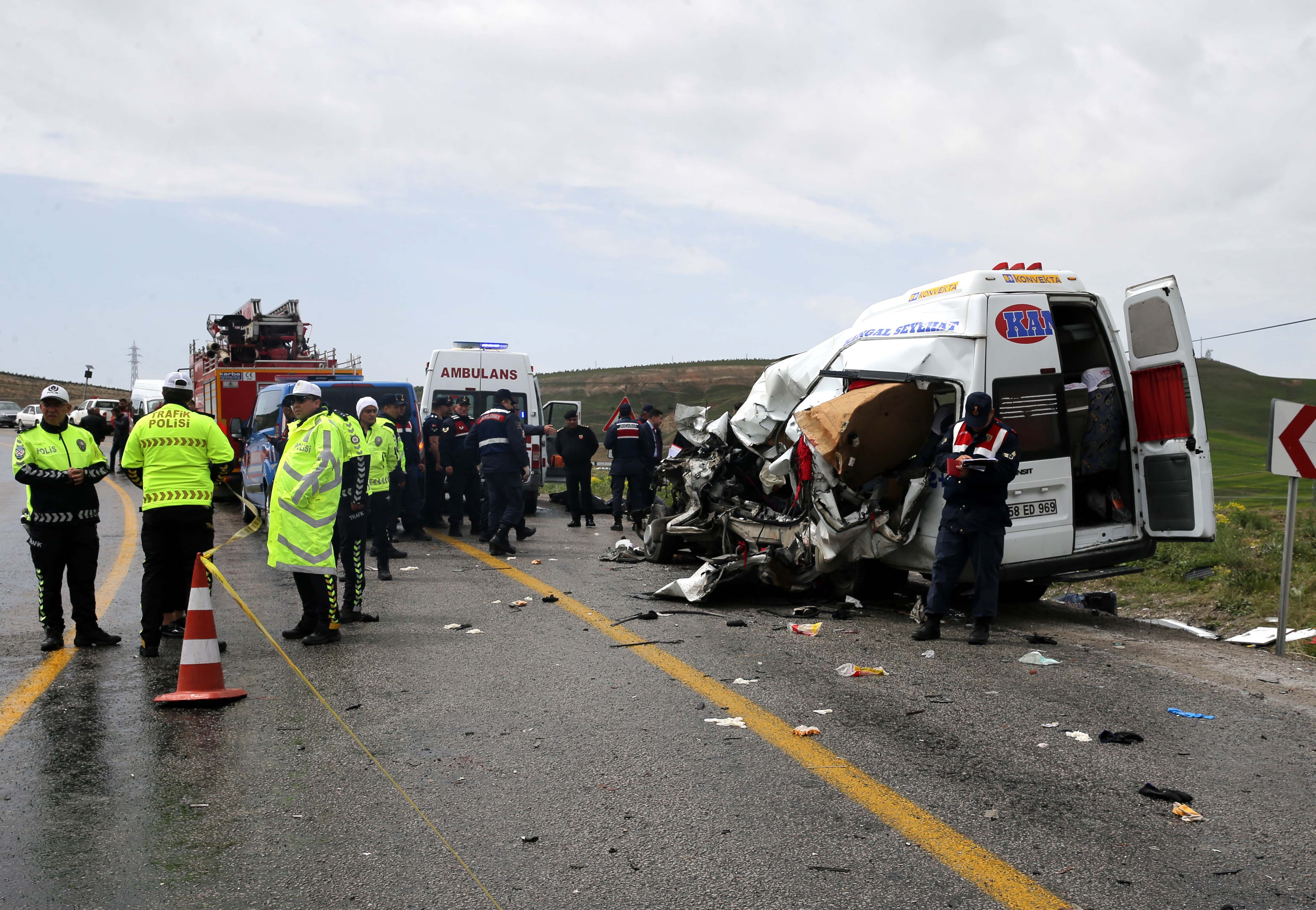 Sivas'ta korkunç kaza: Muammer Biçil,  Mehmet Açıkgöz,  İhsan Mahti ve Yılmaz Akpınar öldü 