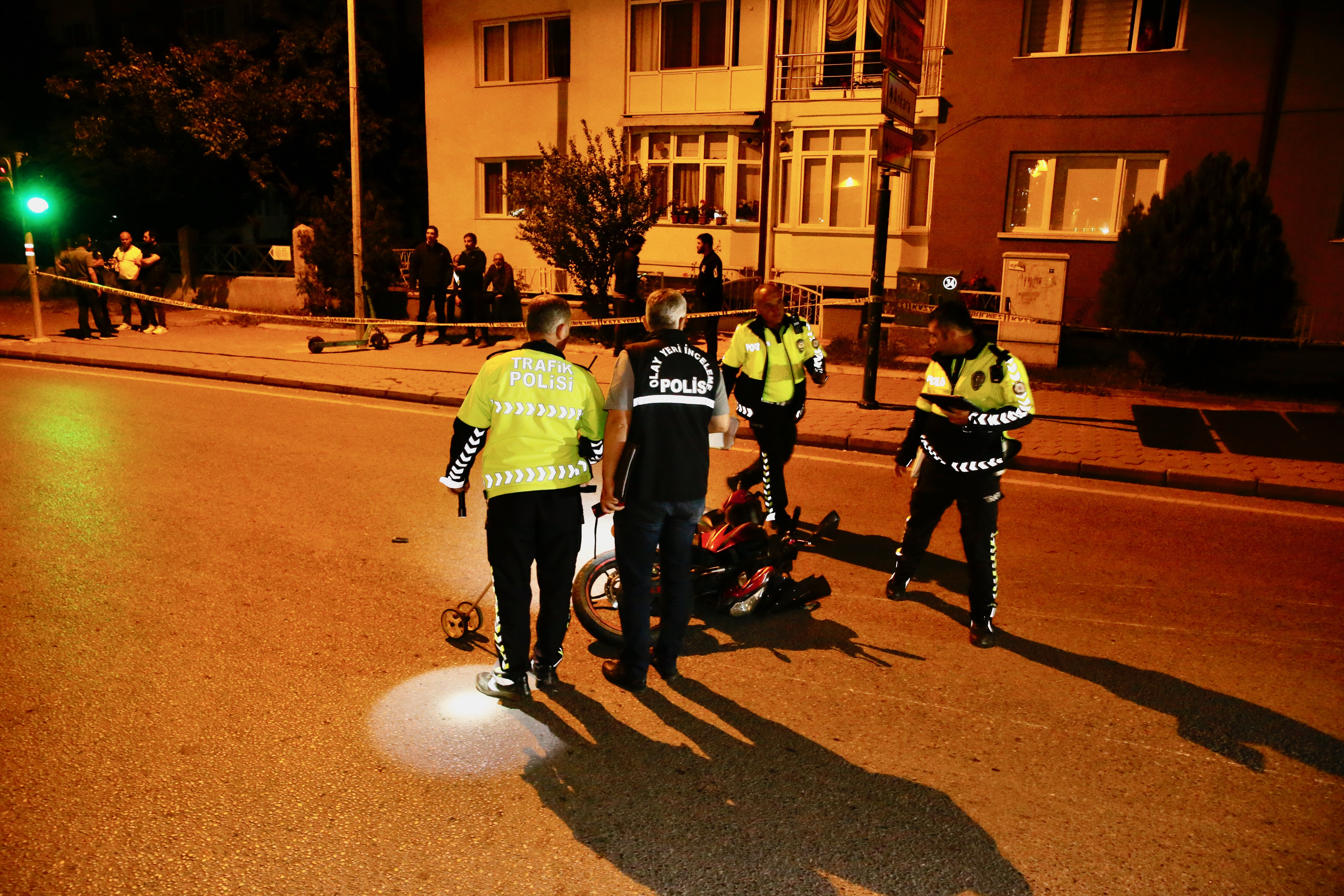 Eskişehir'de 2 motosiklet çarpıştı: Ezgi Nehir Uçarlı öldü. Gökhan Demirkapı ve Ruşen Can yaralı 