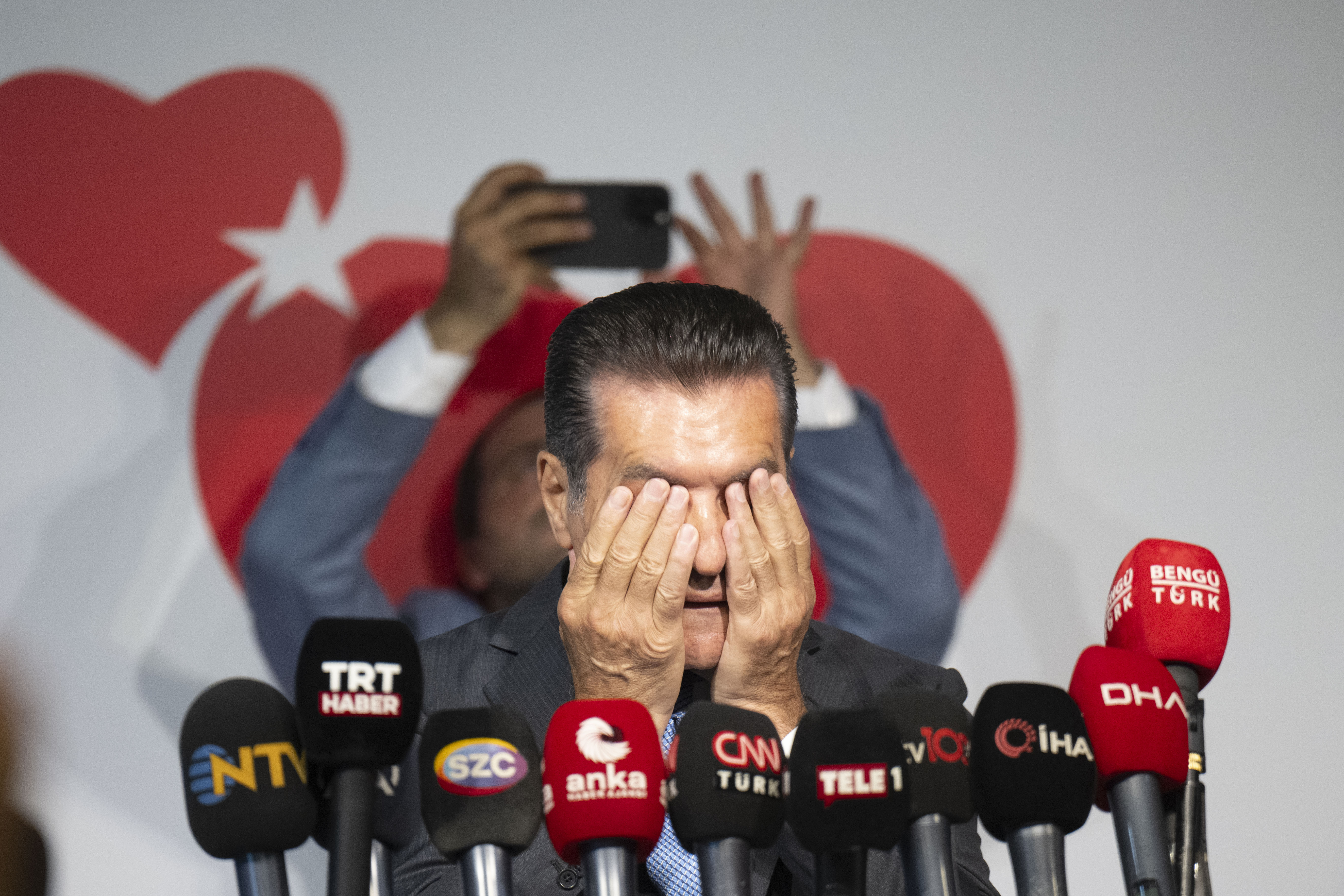 Mustafa Sarıgül,  kararını gözyaşlarıyla açıkladı