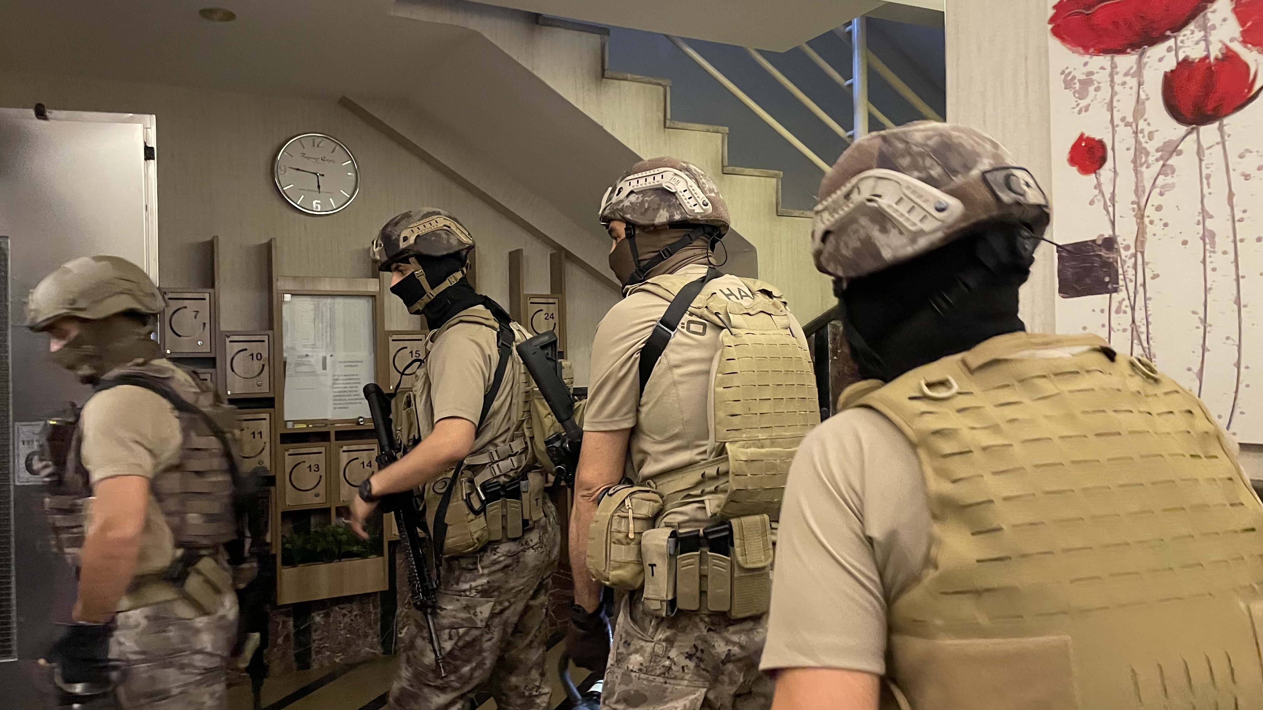 Mersin merkezli 5 ilde şafak operasyonu