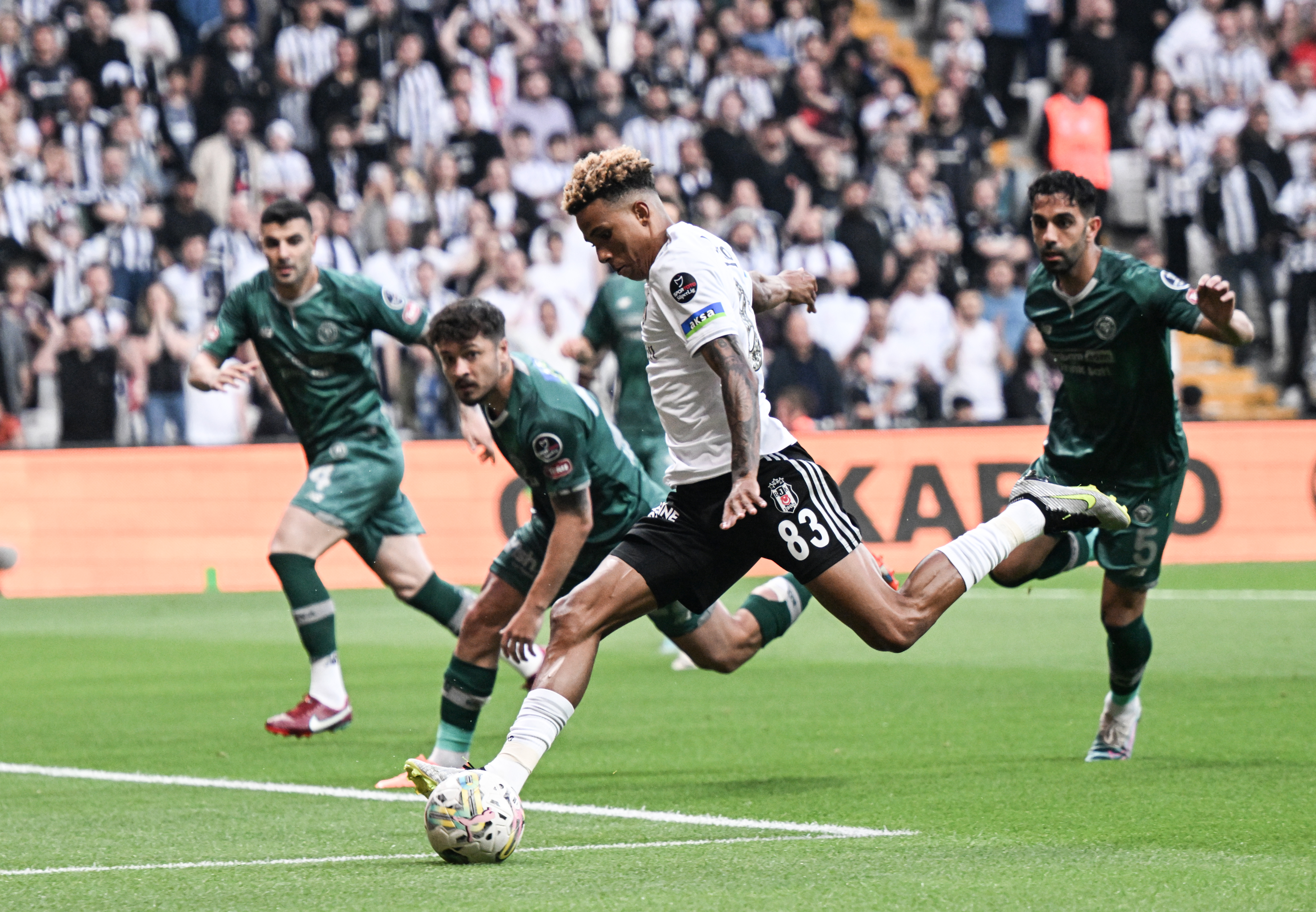 Beşiktaş'a direnen Konyaspor Fenerbahçe'yi ikinci yaptı