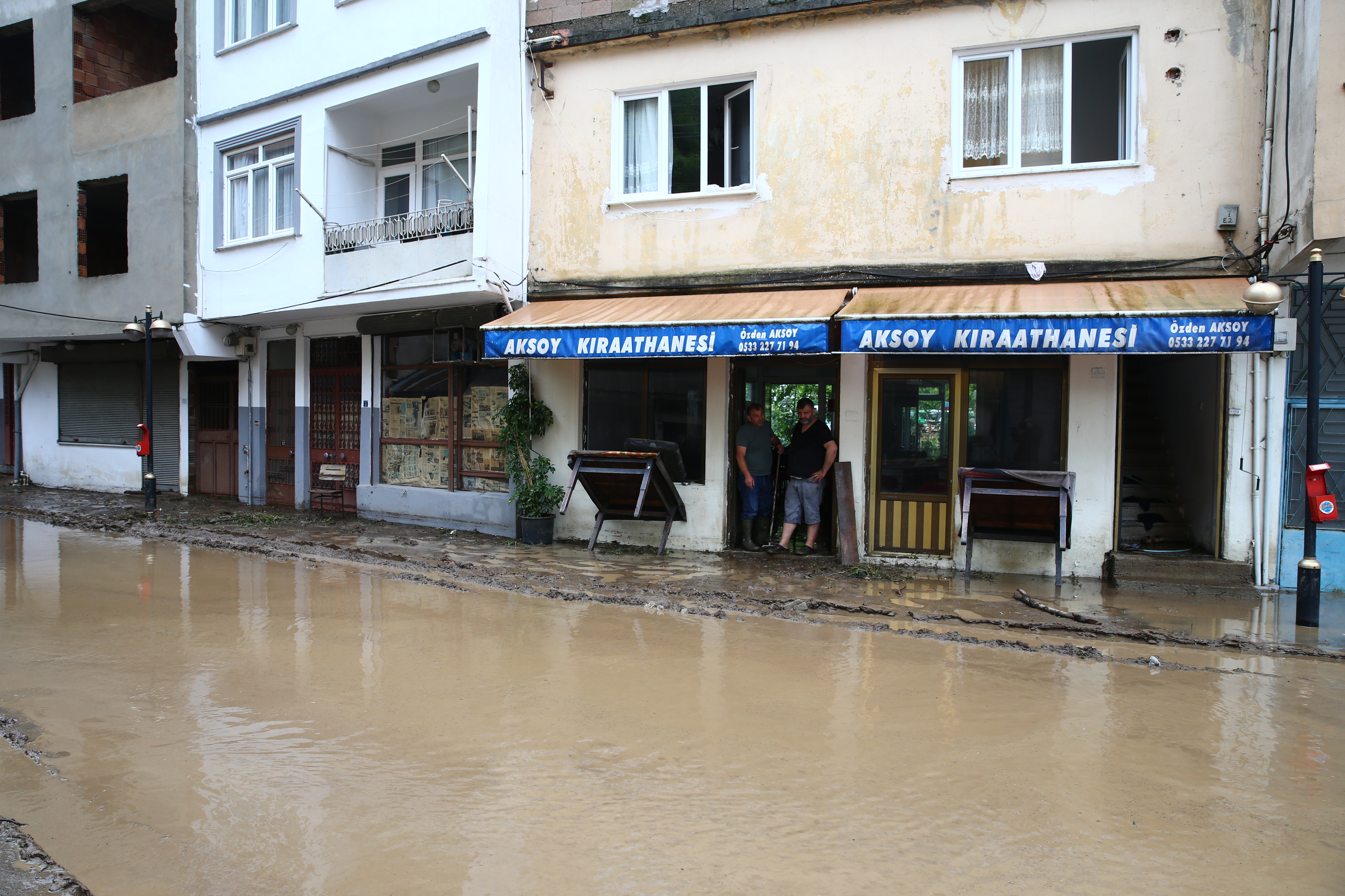 Giresun'u sel aldı! Meteoroloji 15 il için daha önemli uyarı yaptı