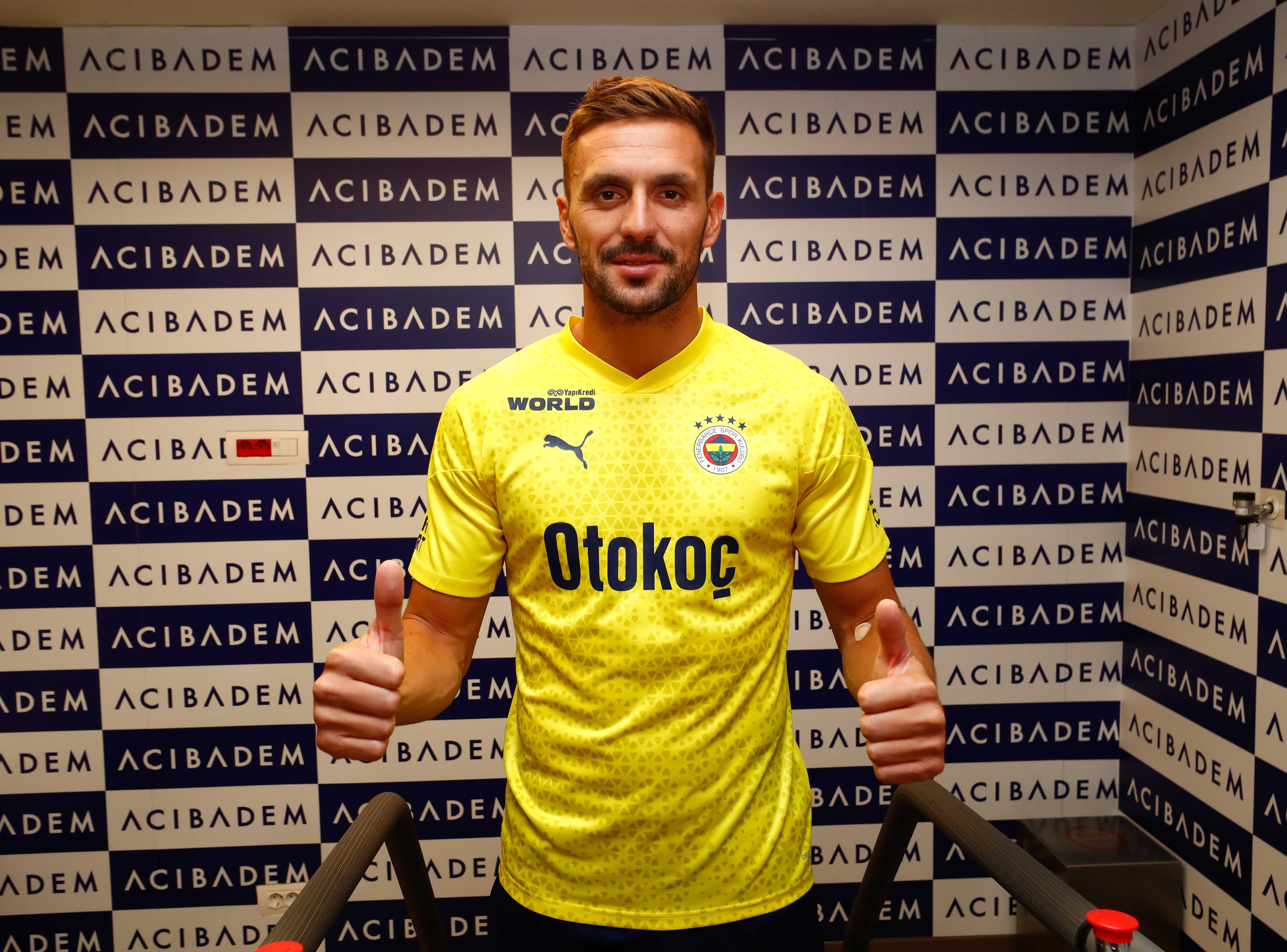 Tadic imzaladı. Fenerbahçe kaç para ödeyeceğini açıkladı