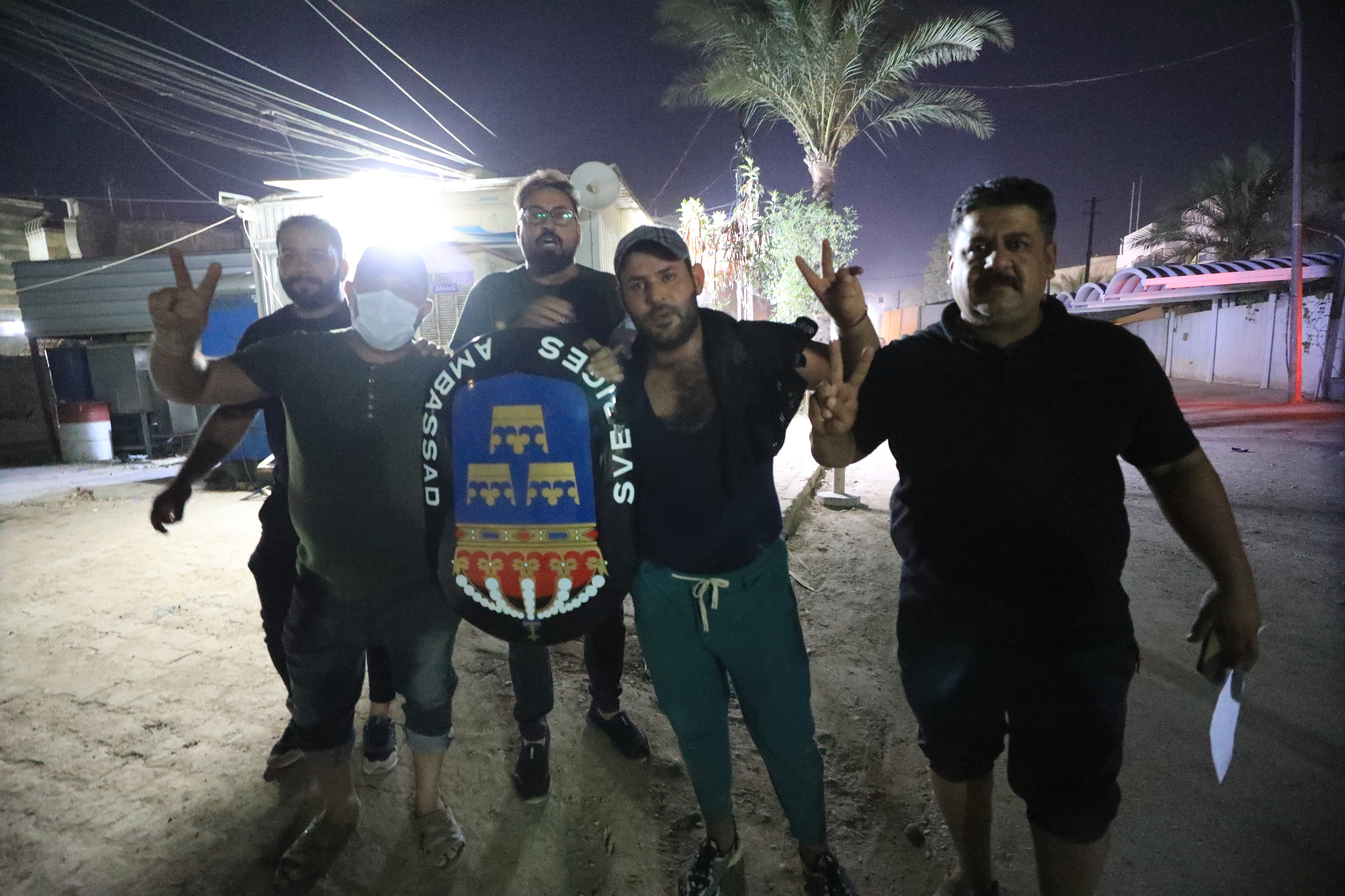 Bağdat'ta İsveç Büyükelçiliğini bastılar