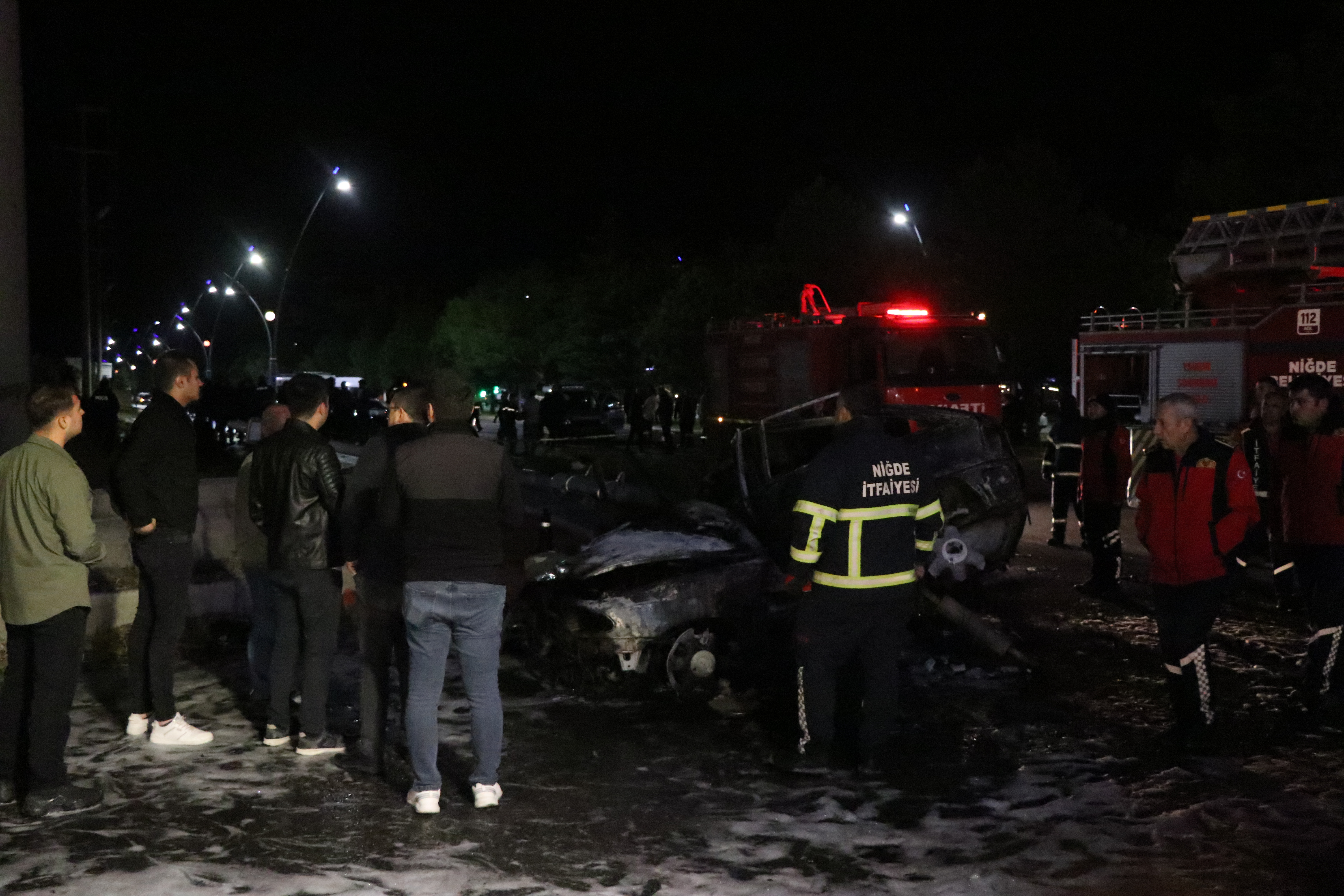 Niğde'de korkunç kaza: Edanur Çeliktaş'a çarpan araç yandı. Edanur Çeliktaş ve araçtaki 2 kişi öldü