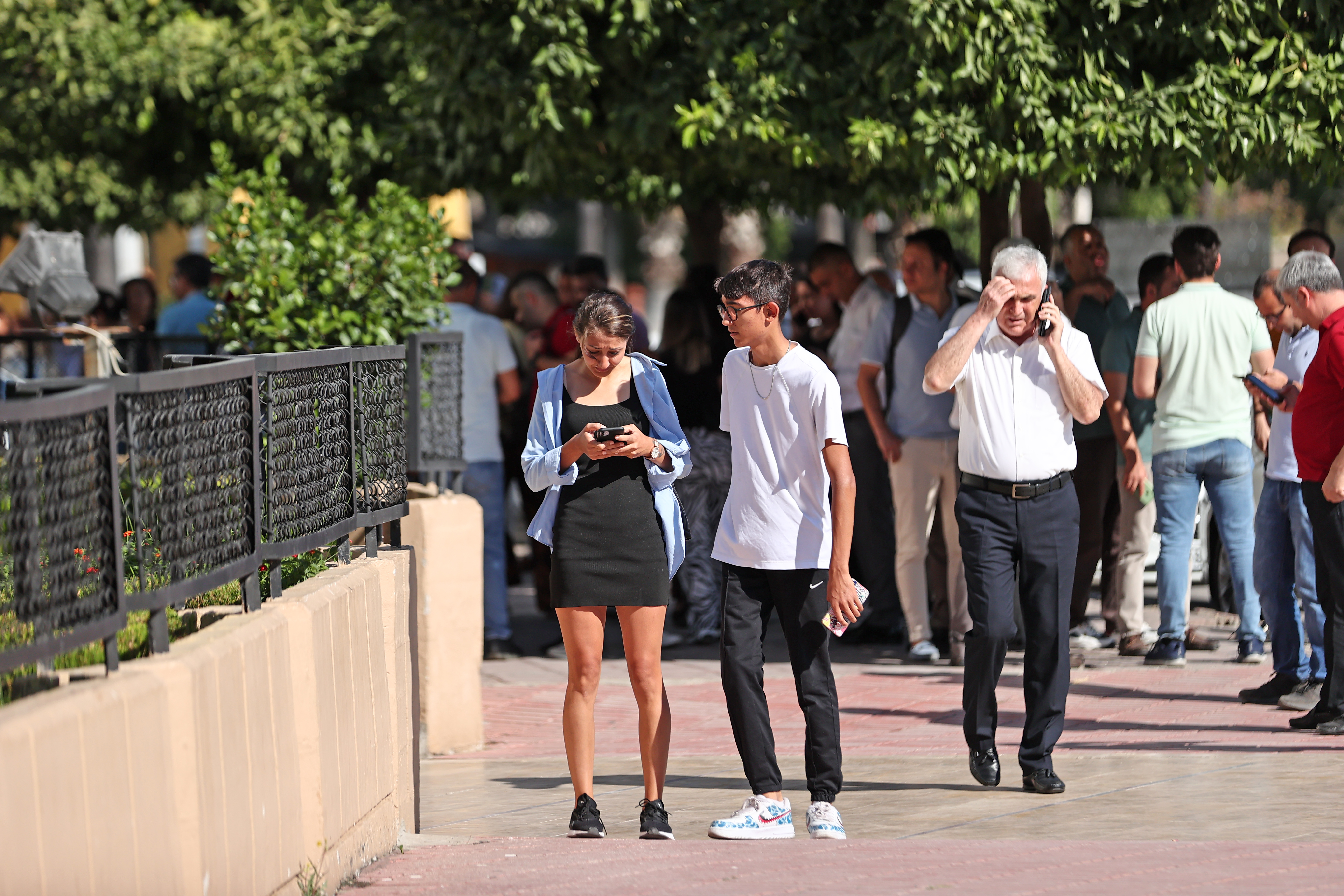 Adana'da 5, 5 büyüklüğünde deprem. Halk panik halinde sokağa fırladı. Flaş açıklama