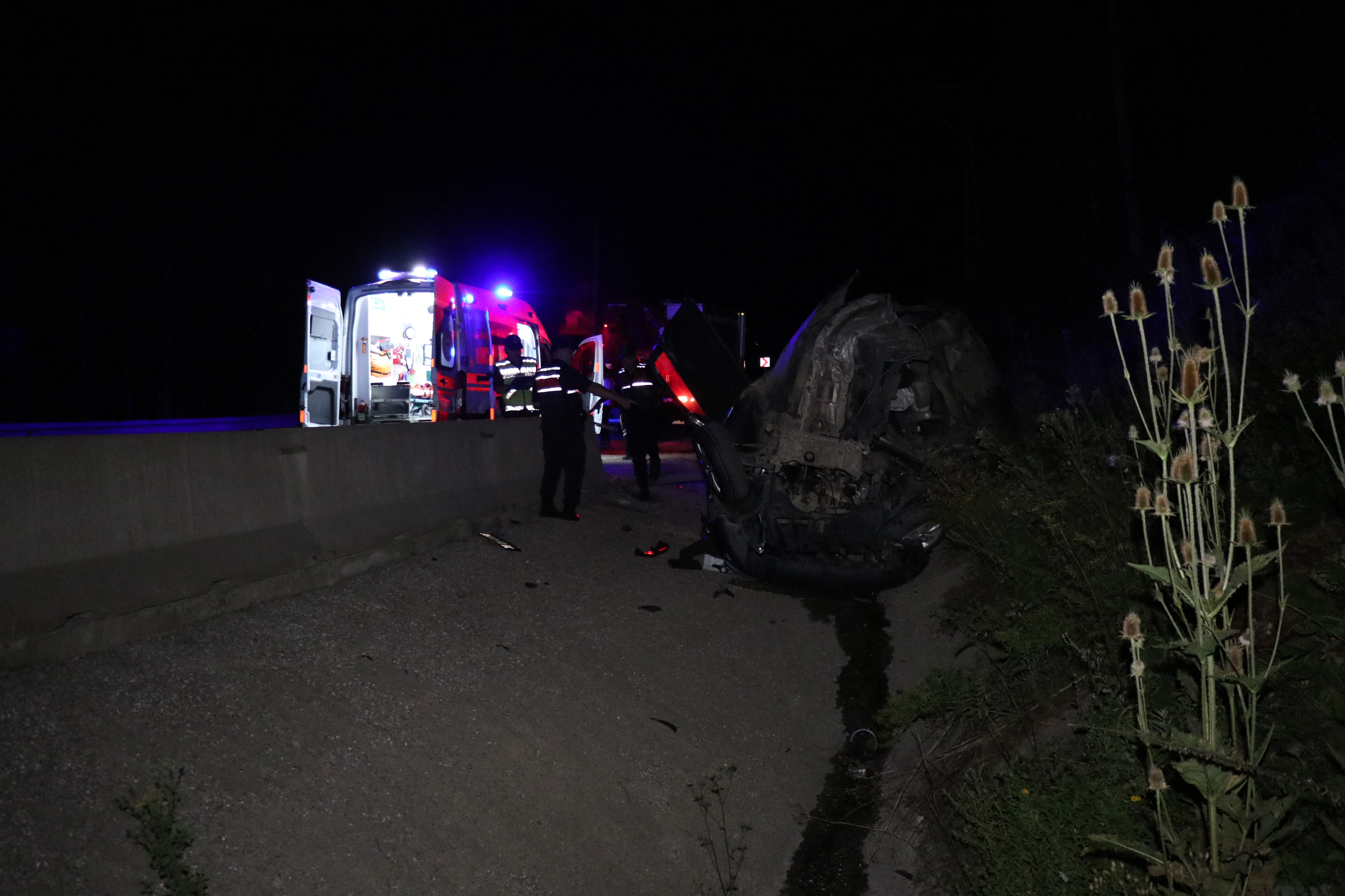 Bolu'da bariyere çarpan otomobil ikiye bölündü: Ali Hancı öldü