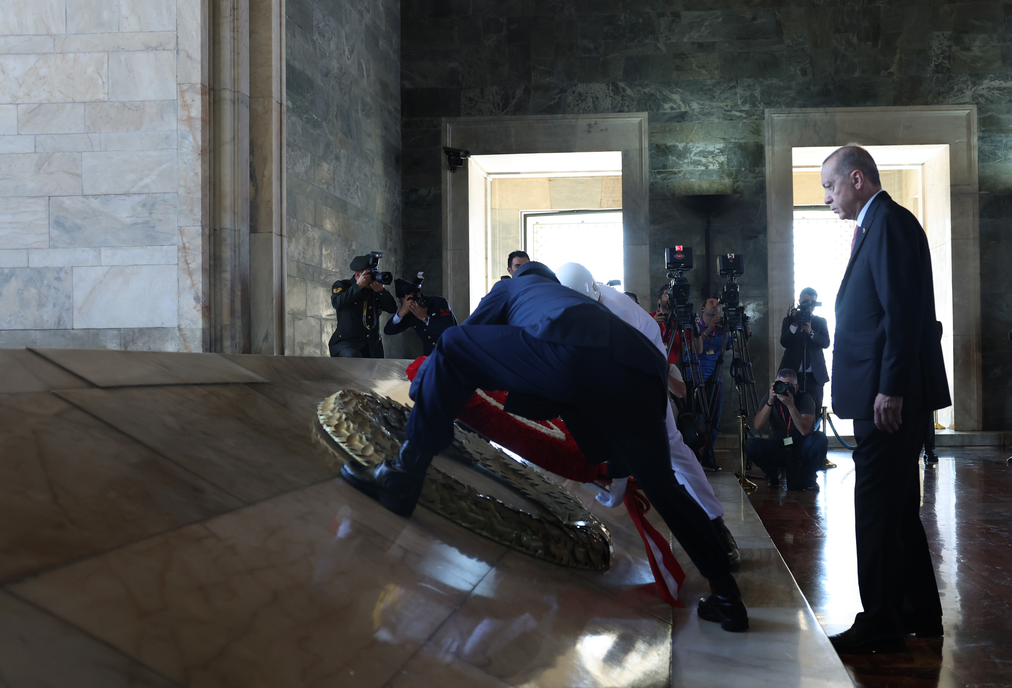 Erdoğan Ata'nın huzurunda söz verdi