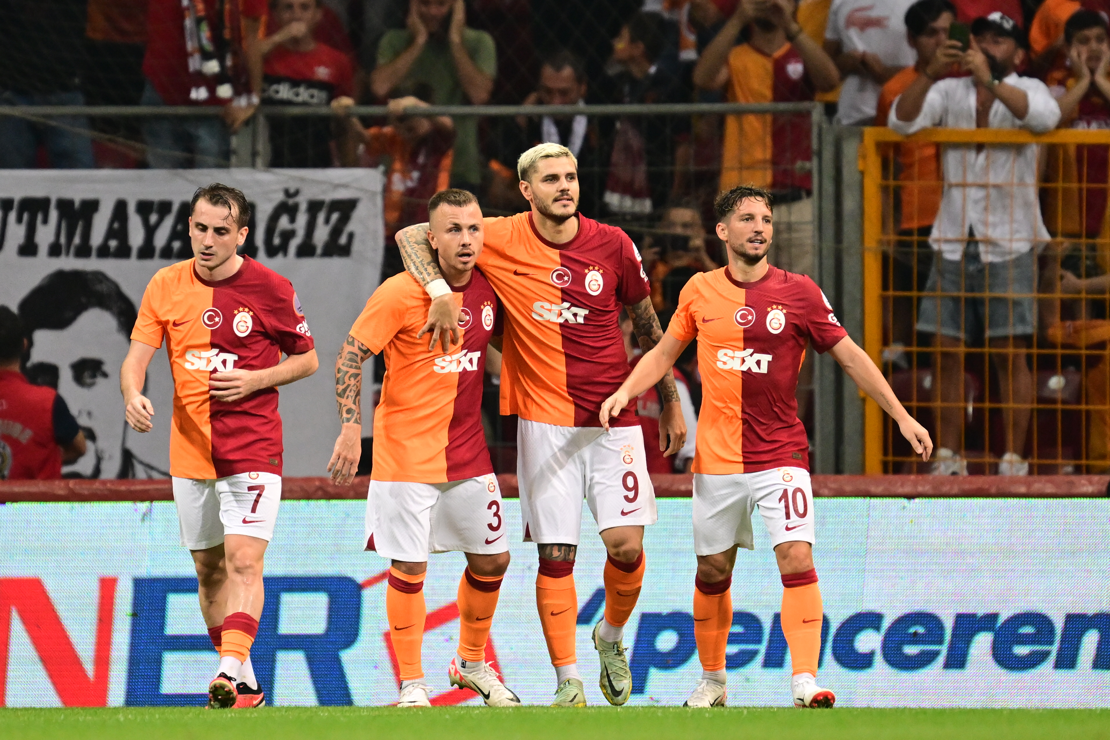 Galatasaray oldu Icardisaray. Trabzonspor da durduramadı