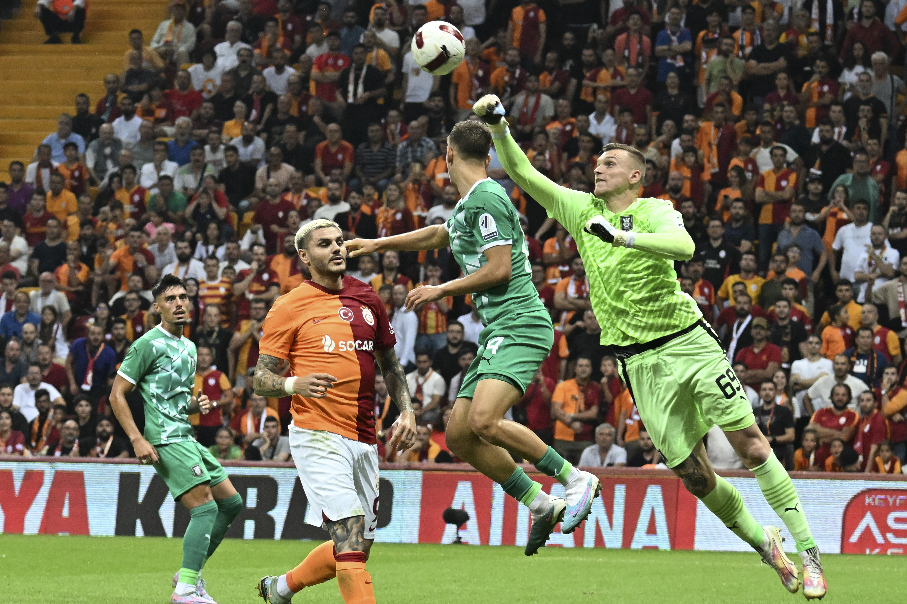 Galatasaray kazanarak geçti. Icardi sevindirdi,  Torreira üzdü