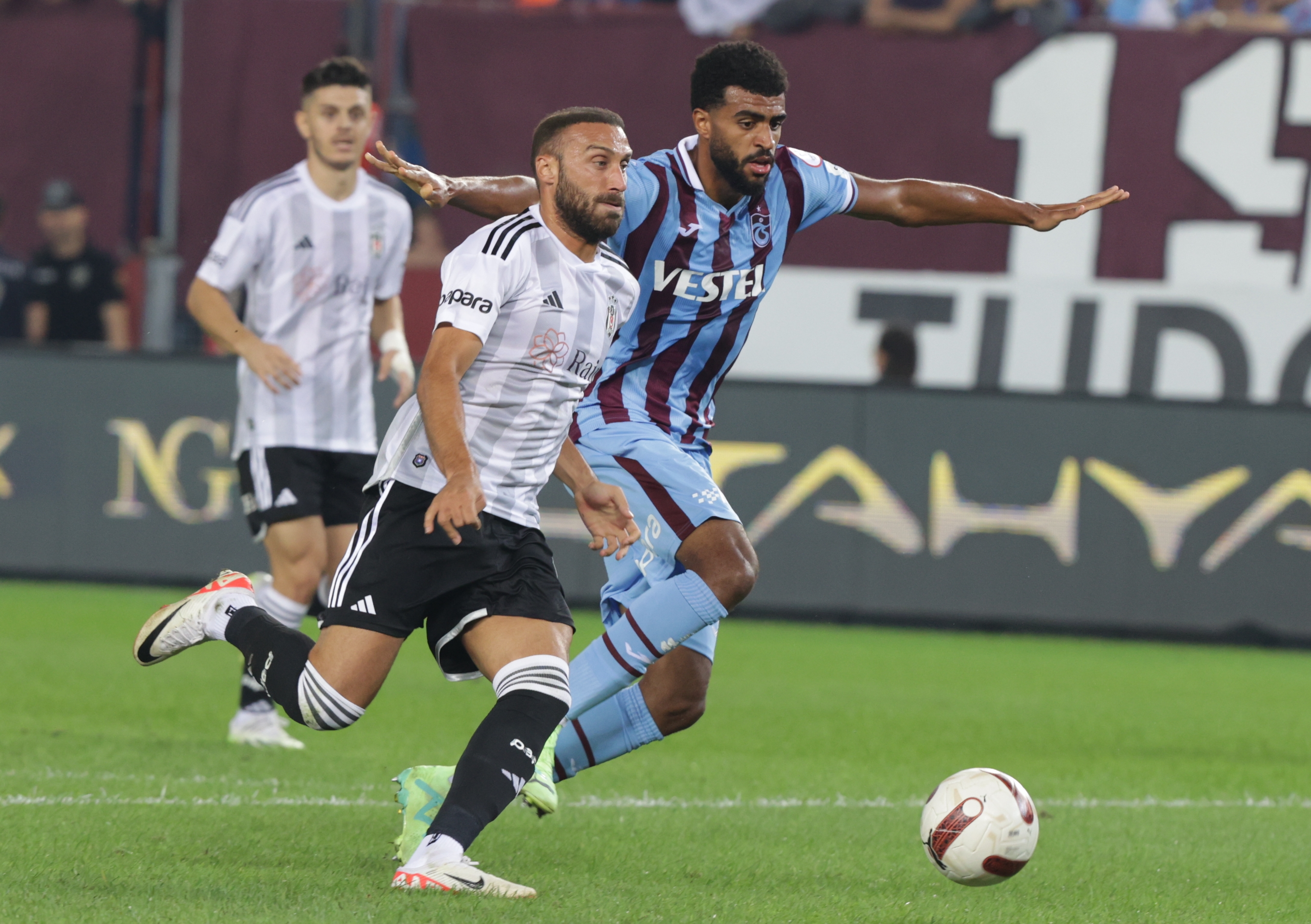 Trabzonspor Beşiktaş'a fark attı