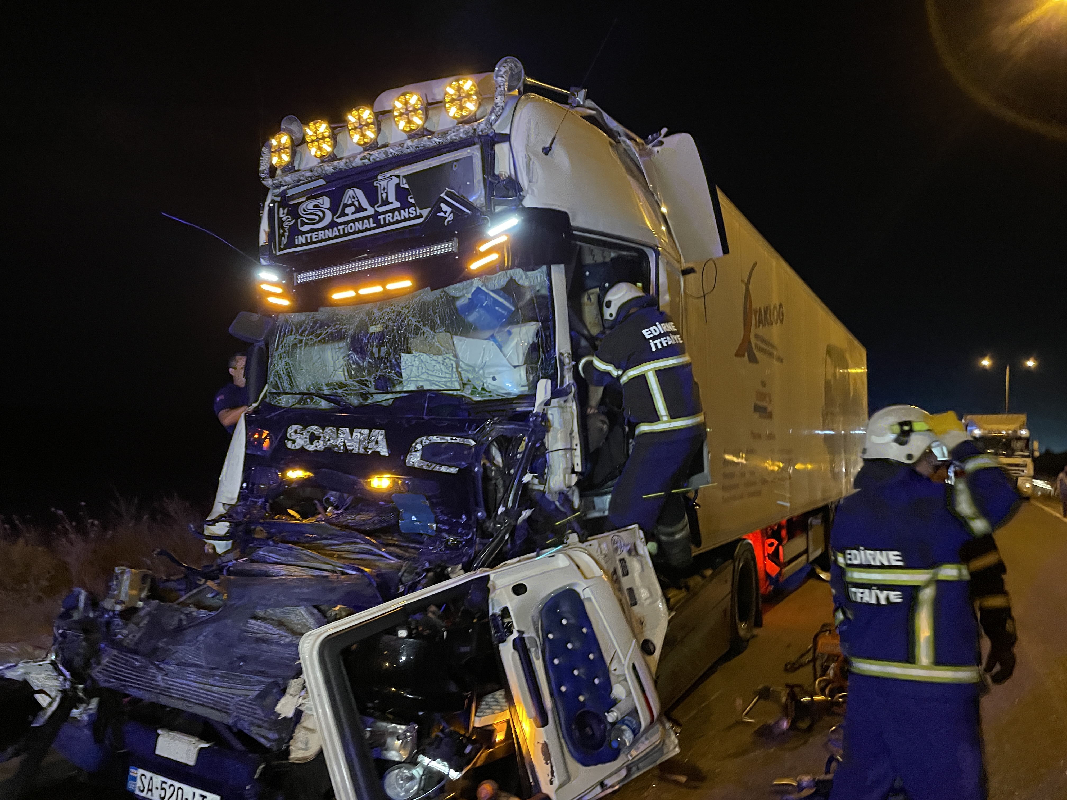 Edirne'de iki tır çarpıştı: Suat Baburcan öldü