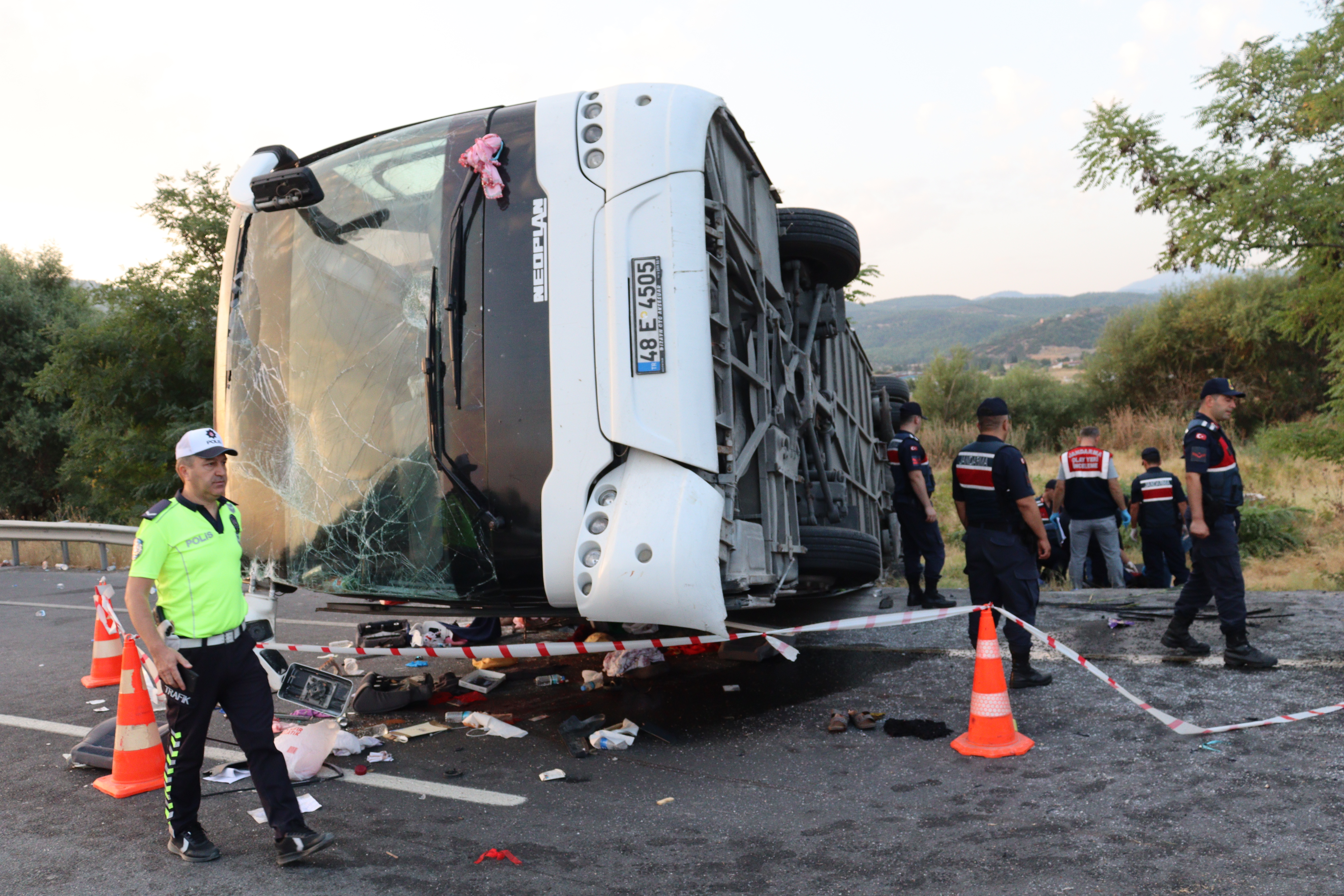 Denizli'de korkunç kaza. 6 kişi öldü,  42 yaralı var