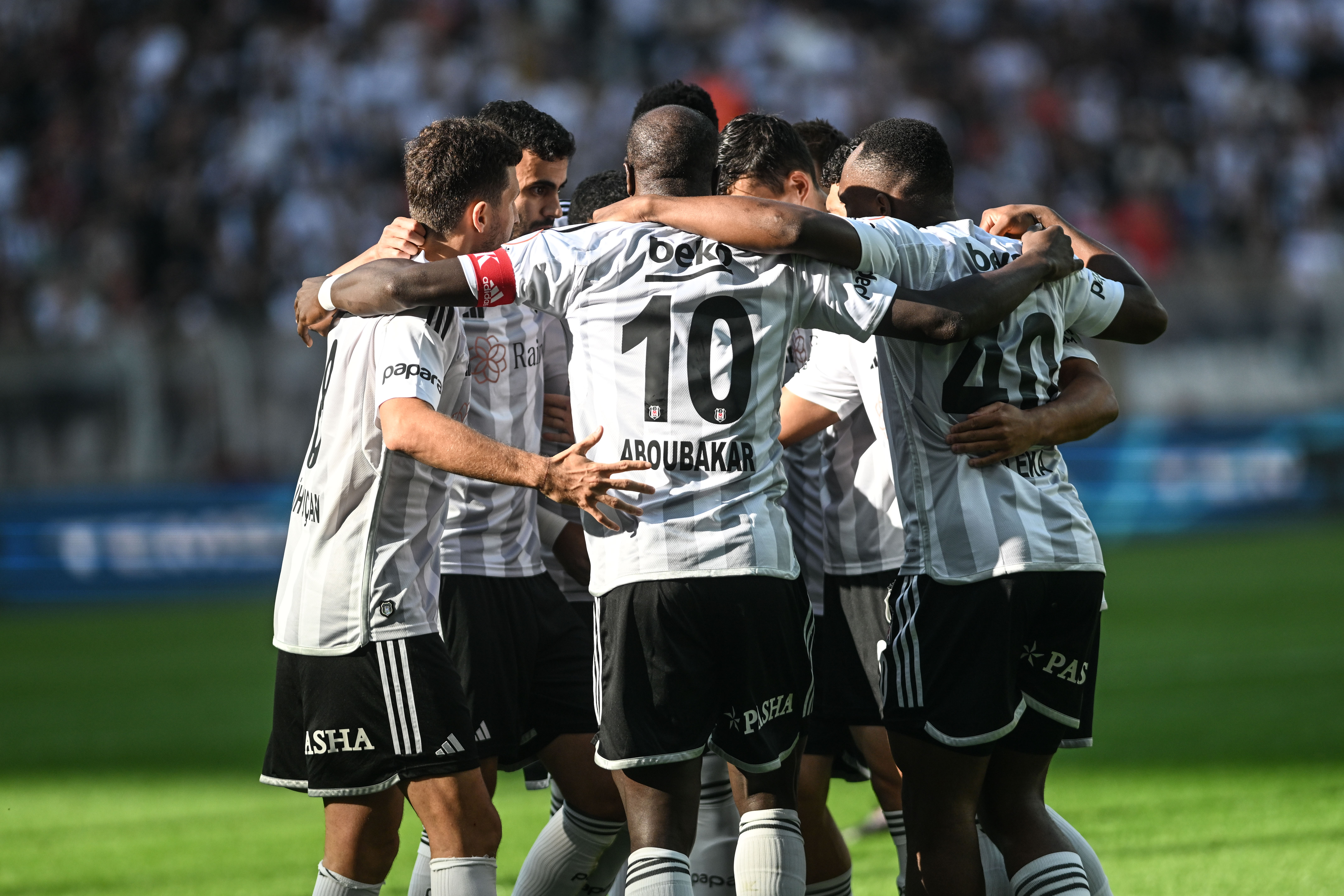 Beşiktaş İstanbulspor'u yendi,  taraftarlar pes etmedi: Ahmet Nur Çebi istifa!