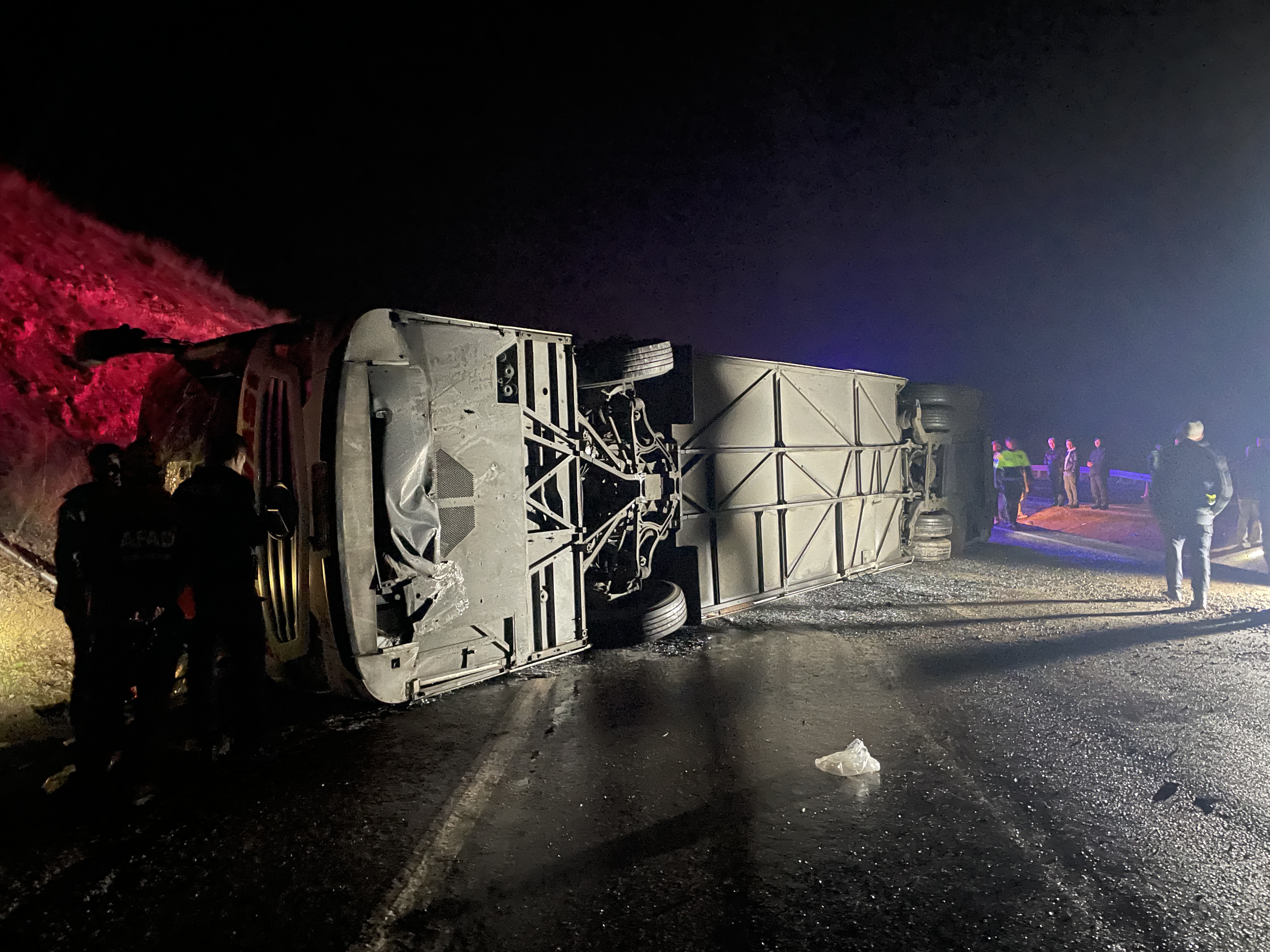 Kayseri'de otobüs devrildi. 38 kişi yaralandı