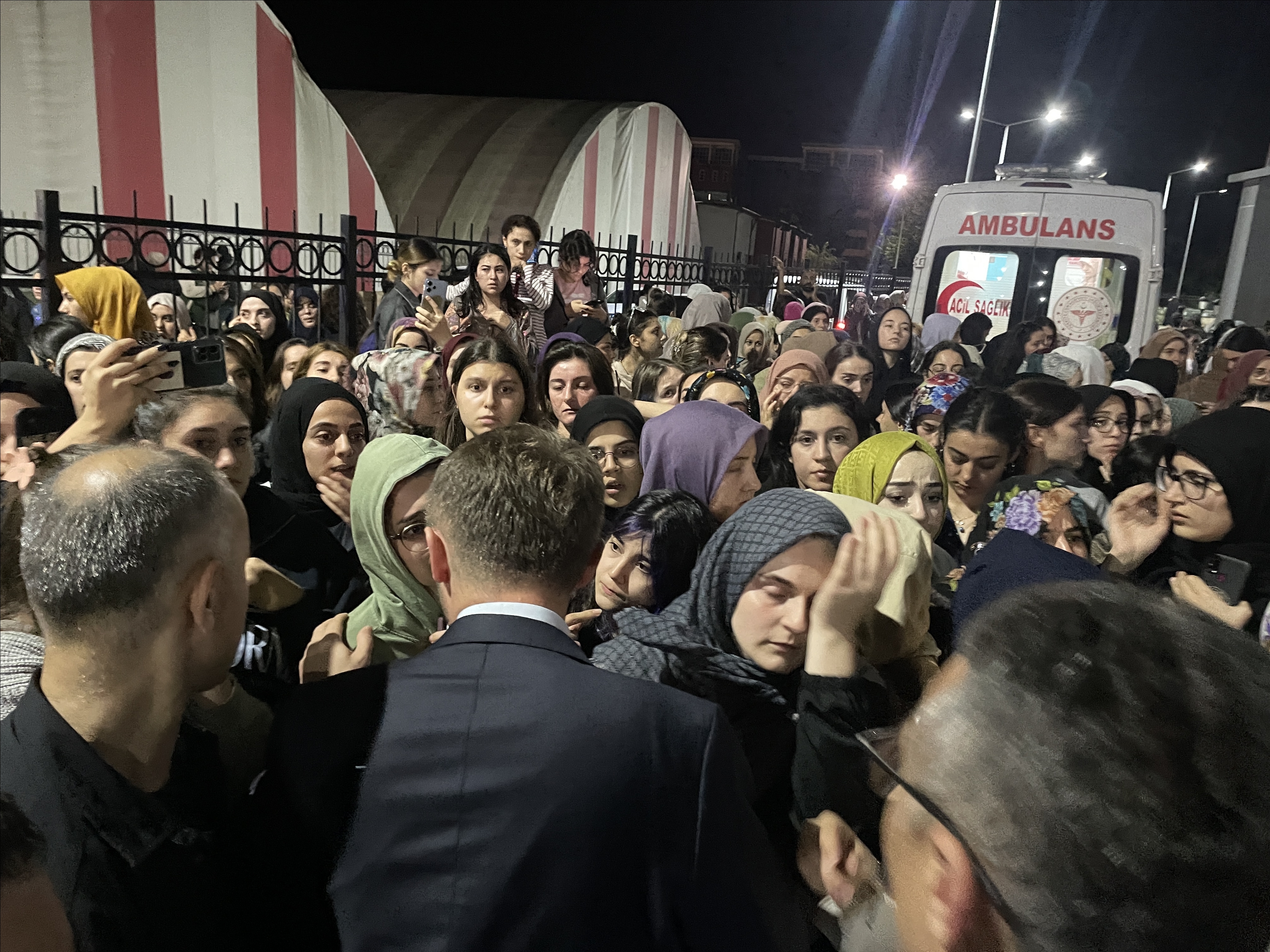 Bu kez de Rize'deki kız öğrenci yurdunda asansör düştü. Yurt boşaltıldı