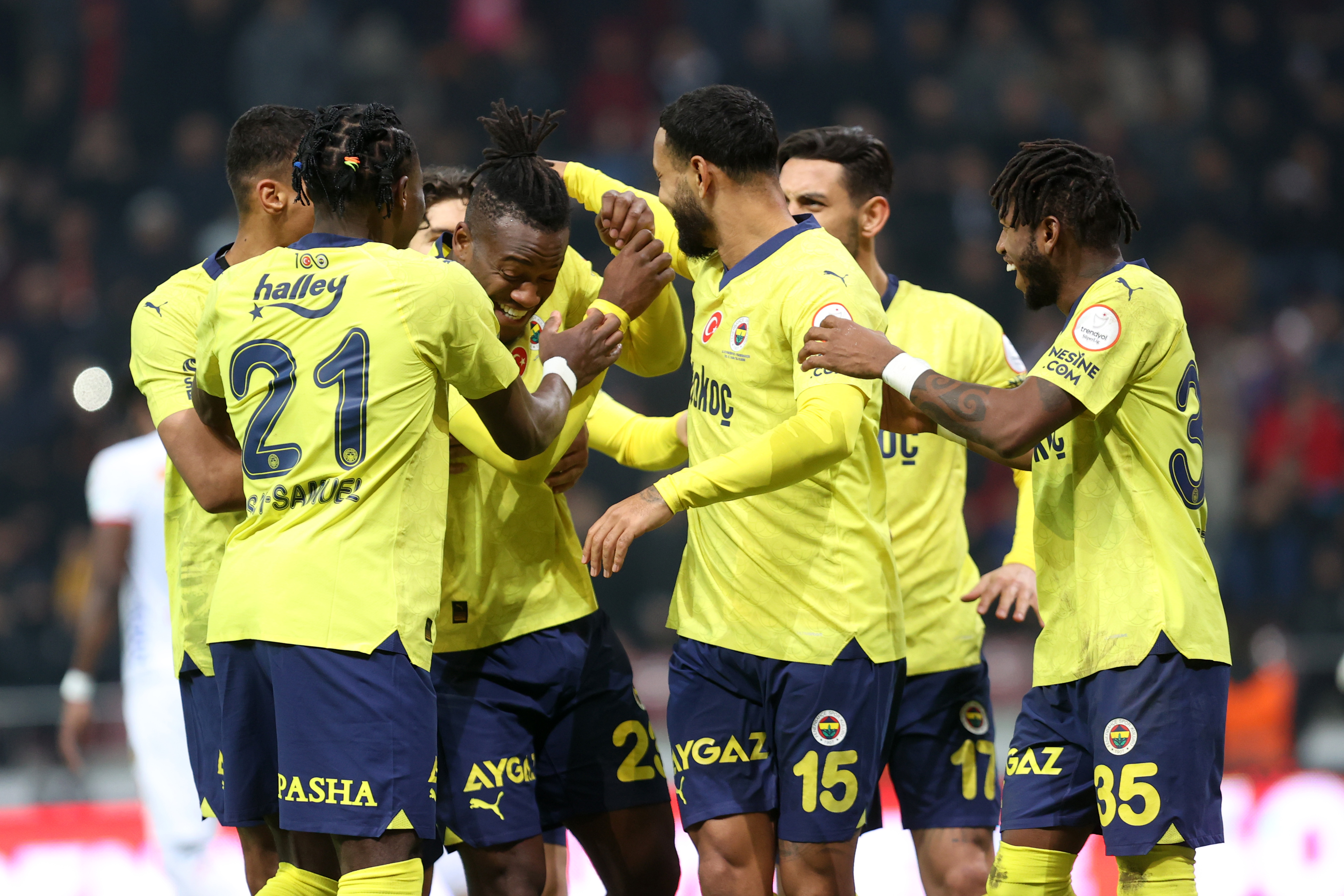 Batshuayi mucizesi. Fenerbahçe Kayseri'de düelloyu kazandı 2 yıldızını kaybetti