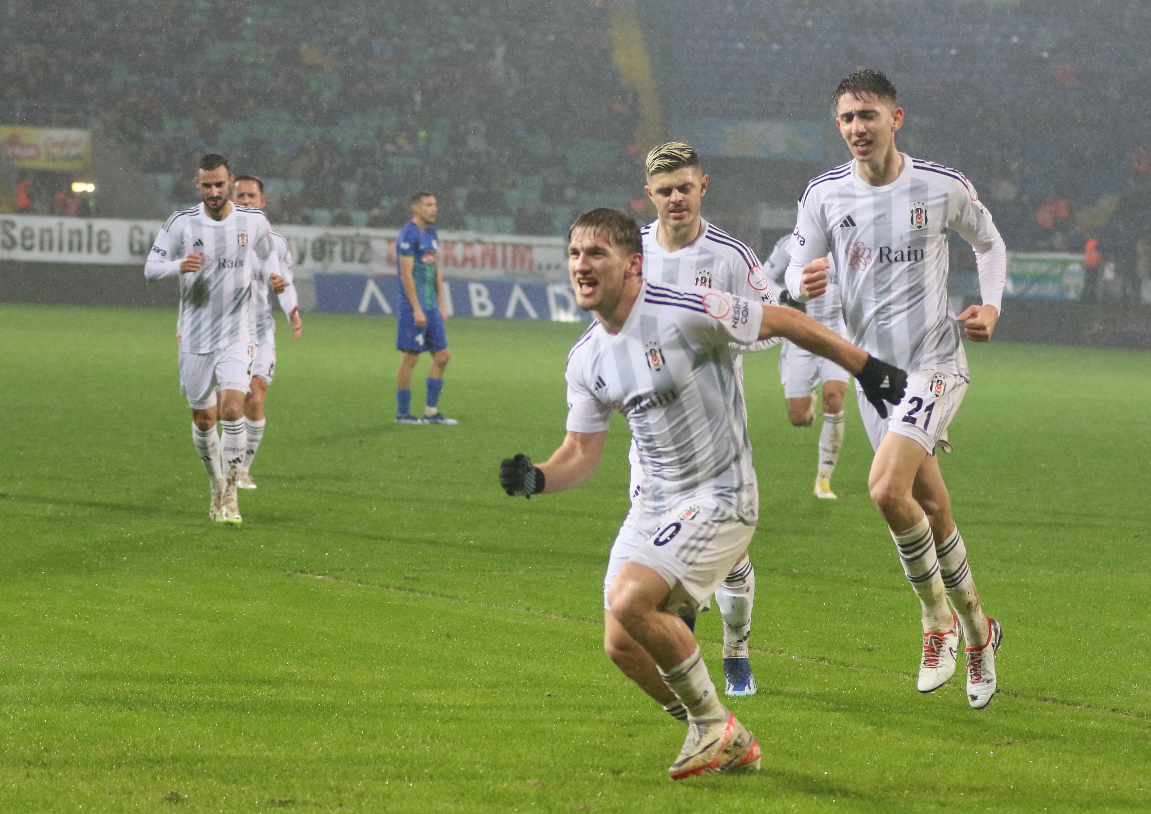 Beşiktaş Rize'yi yıktı geçti. Semih Kılıçsoy patlama yaptı