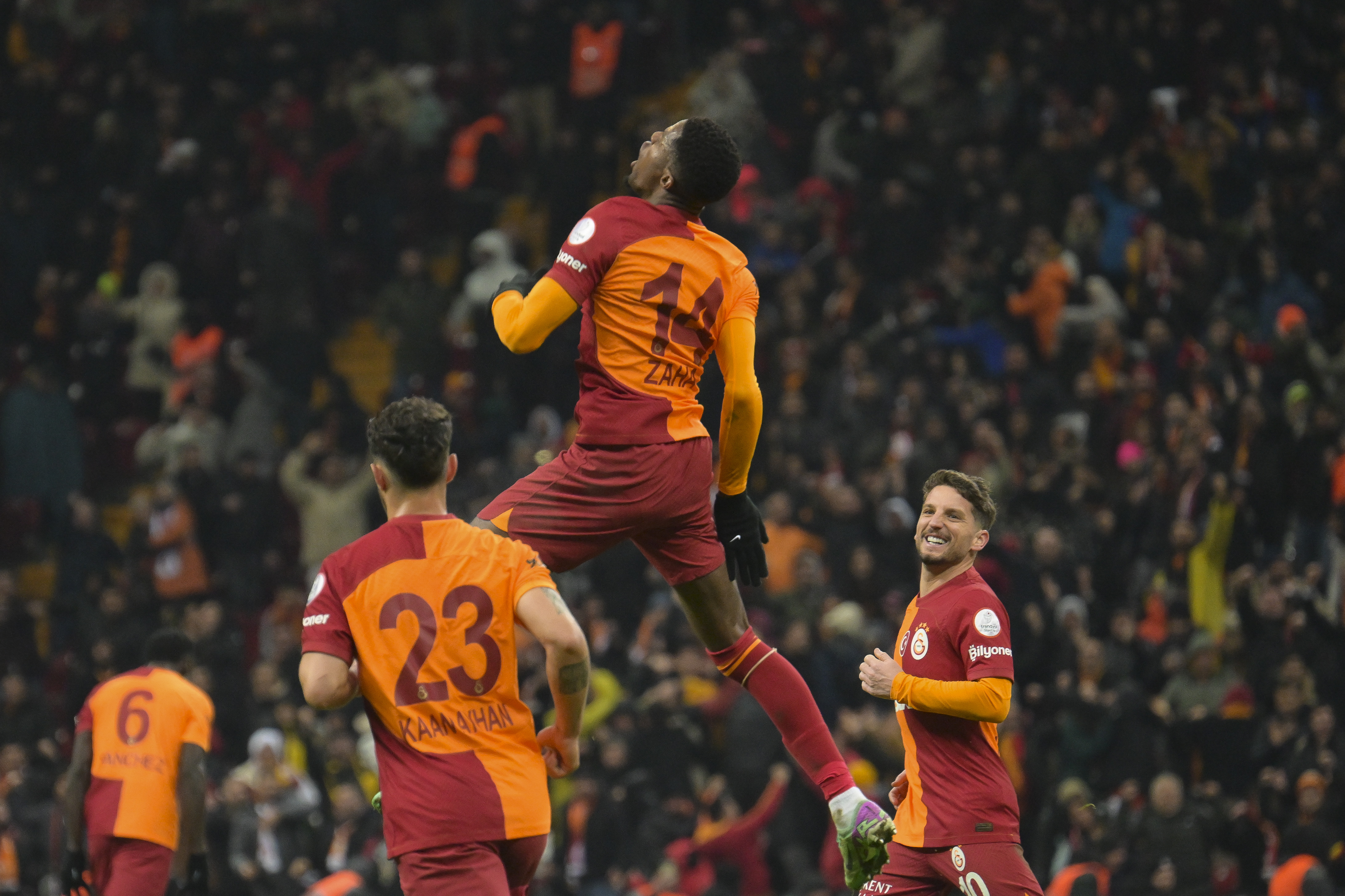 Galatasaray Gaziantep FK karşısında öldü öldü dirildi