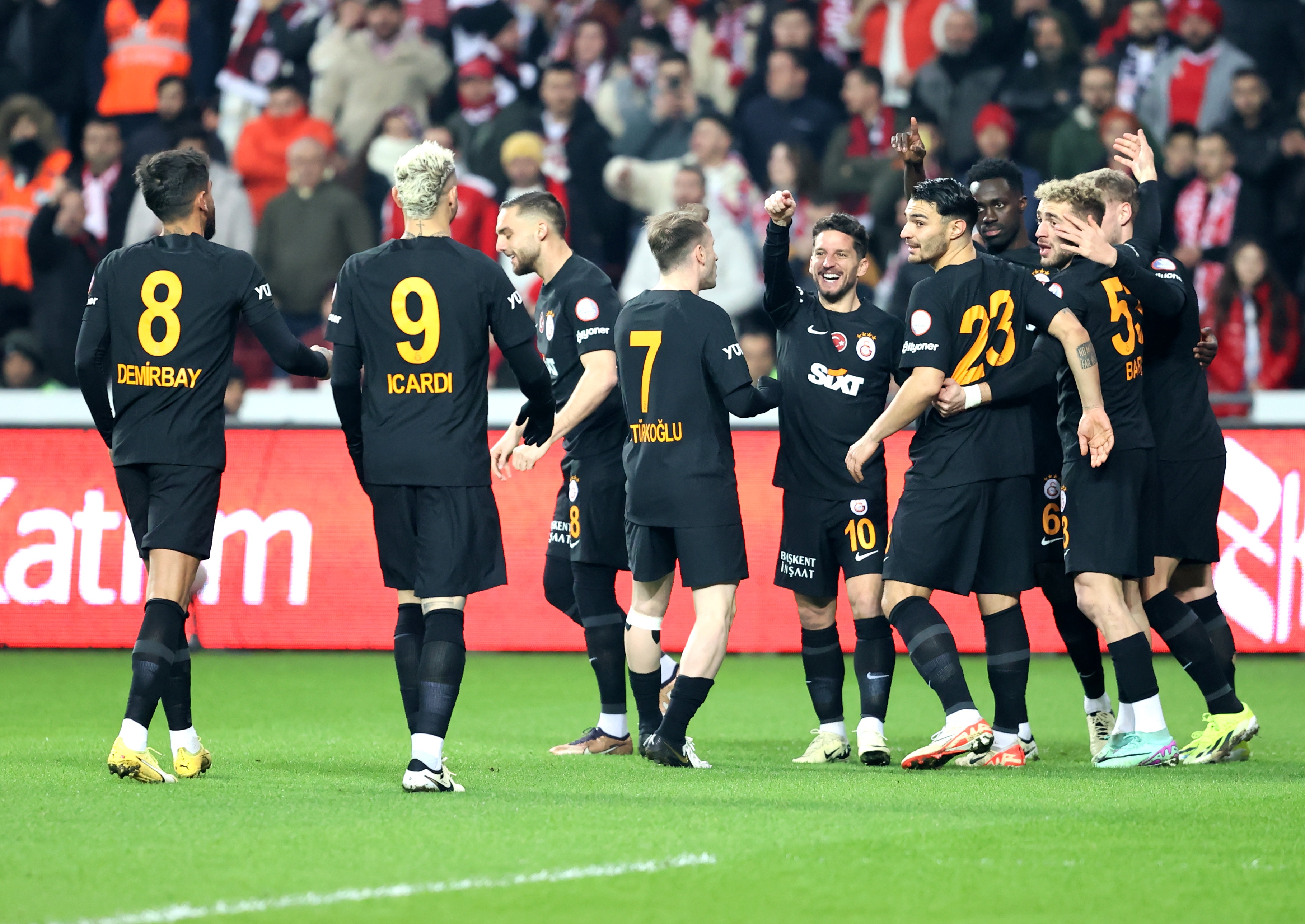 Galatasaray Samsun'dan geçti. 5'te 5 yaptı