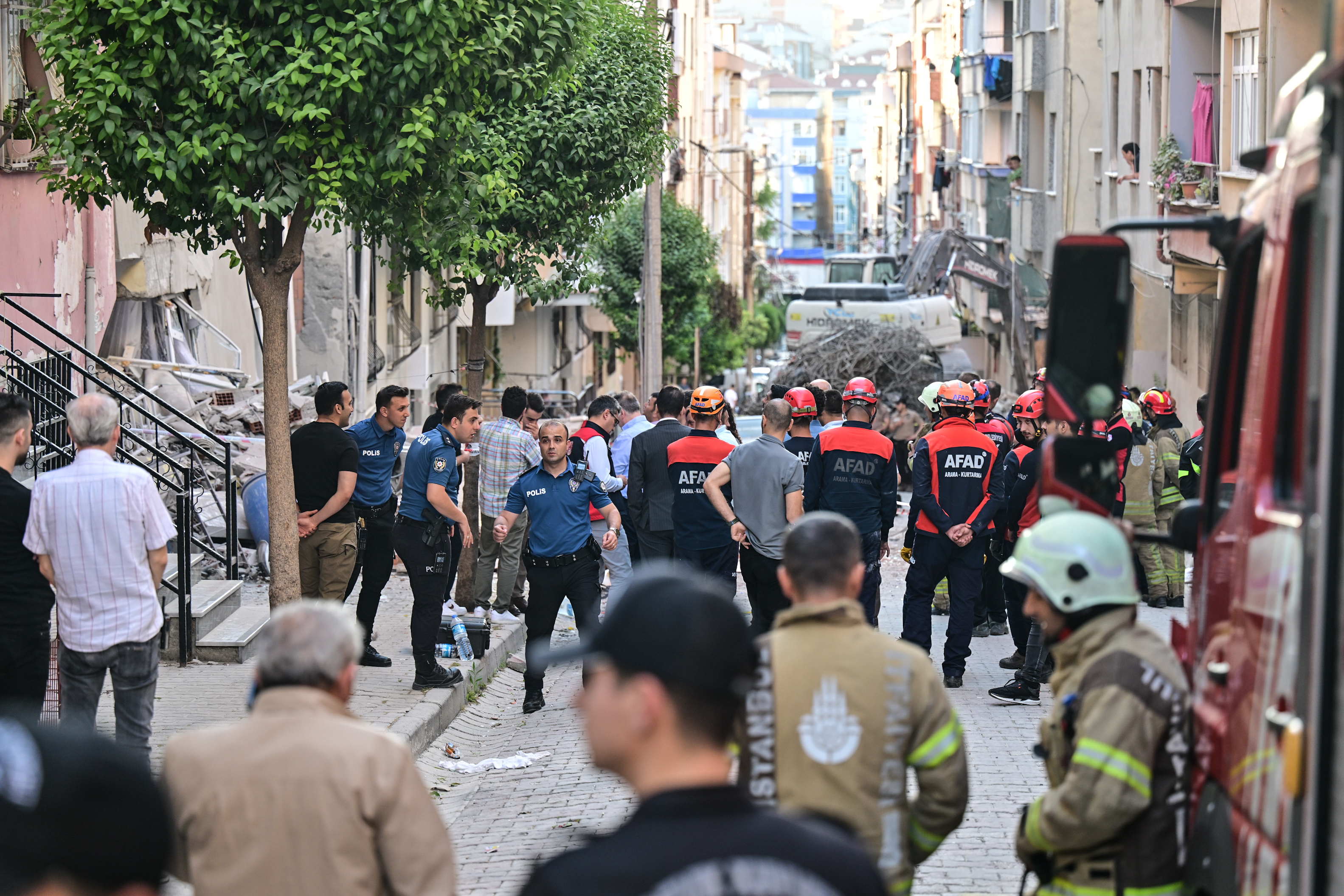 Bahçelievler’de 4 katlı bina çöktü