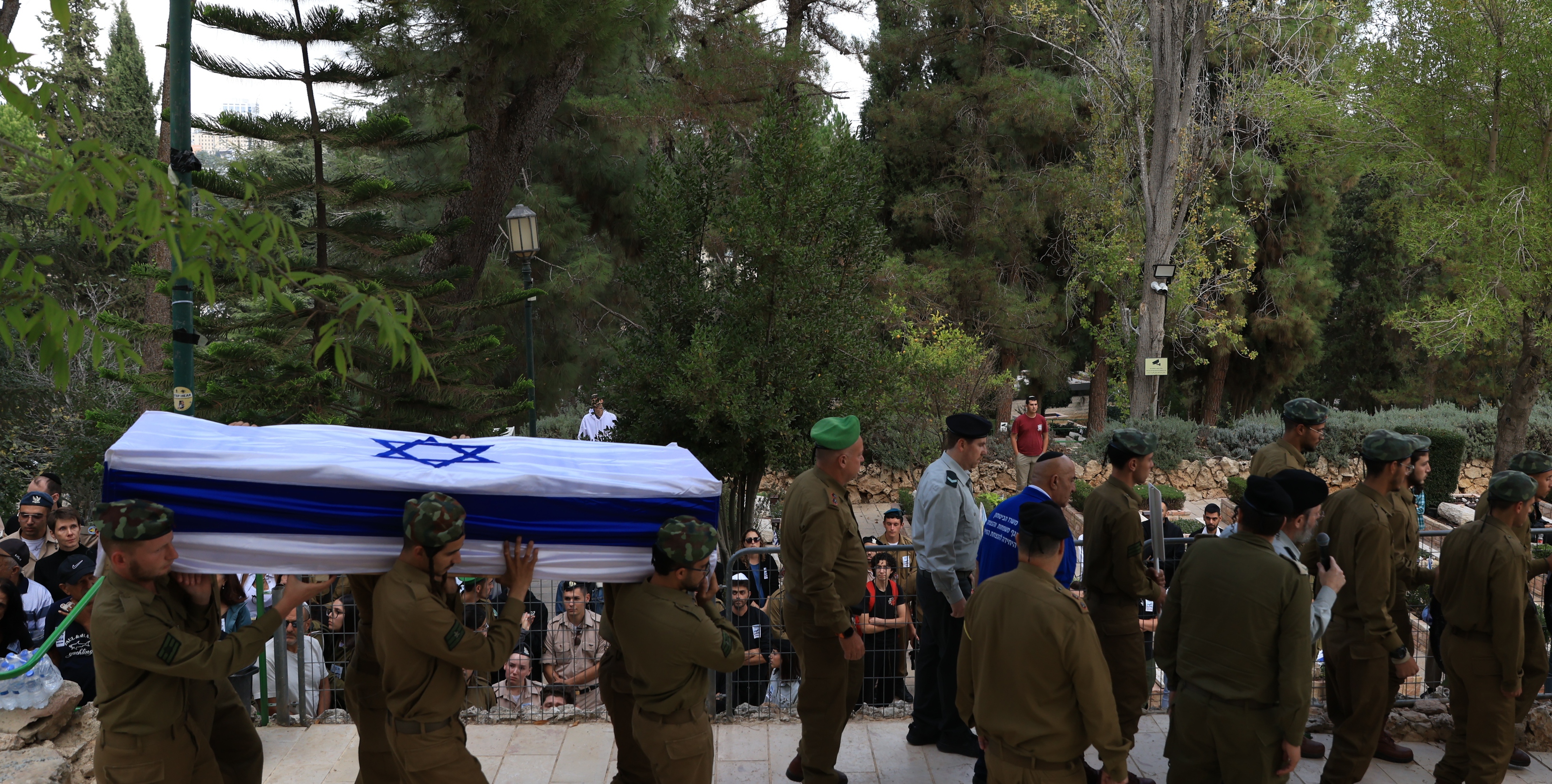 Gazze'de can kaybı 43 bin 665’e yükseldi