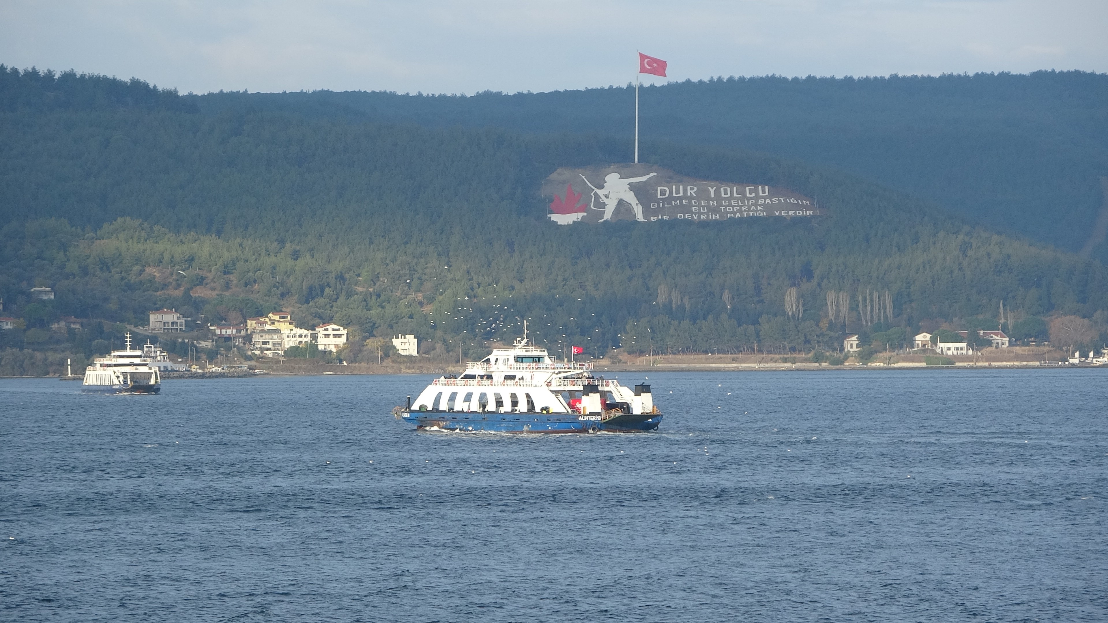 Olumsuz hava şartları sebebiyle bazı feribot seferleri iptal edildi