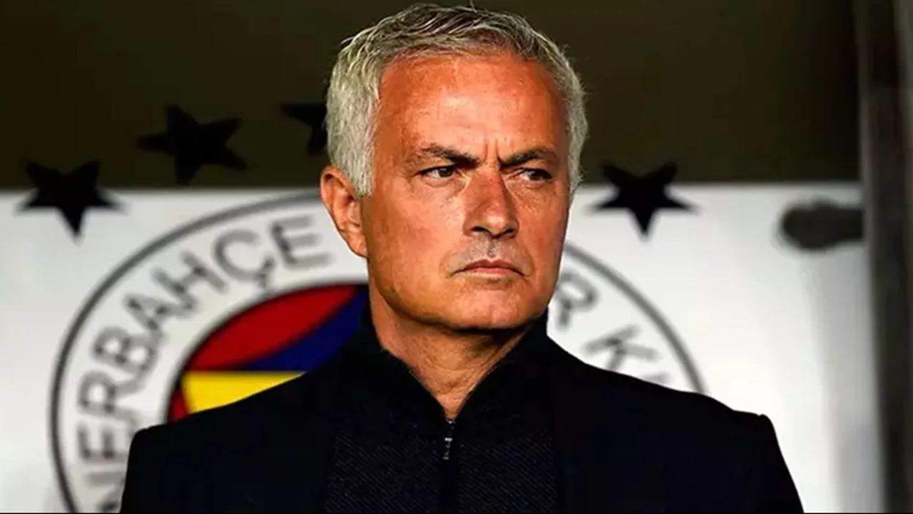 Jose Mourinhonun Az Alkmaar Fenerbahce Macinda Neden Kulubede Olmadigi Gundem Oldu 17309711766048