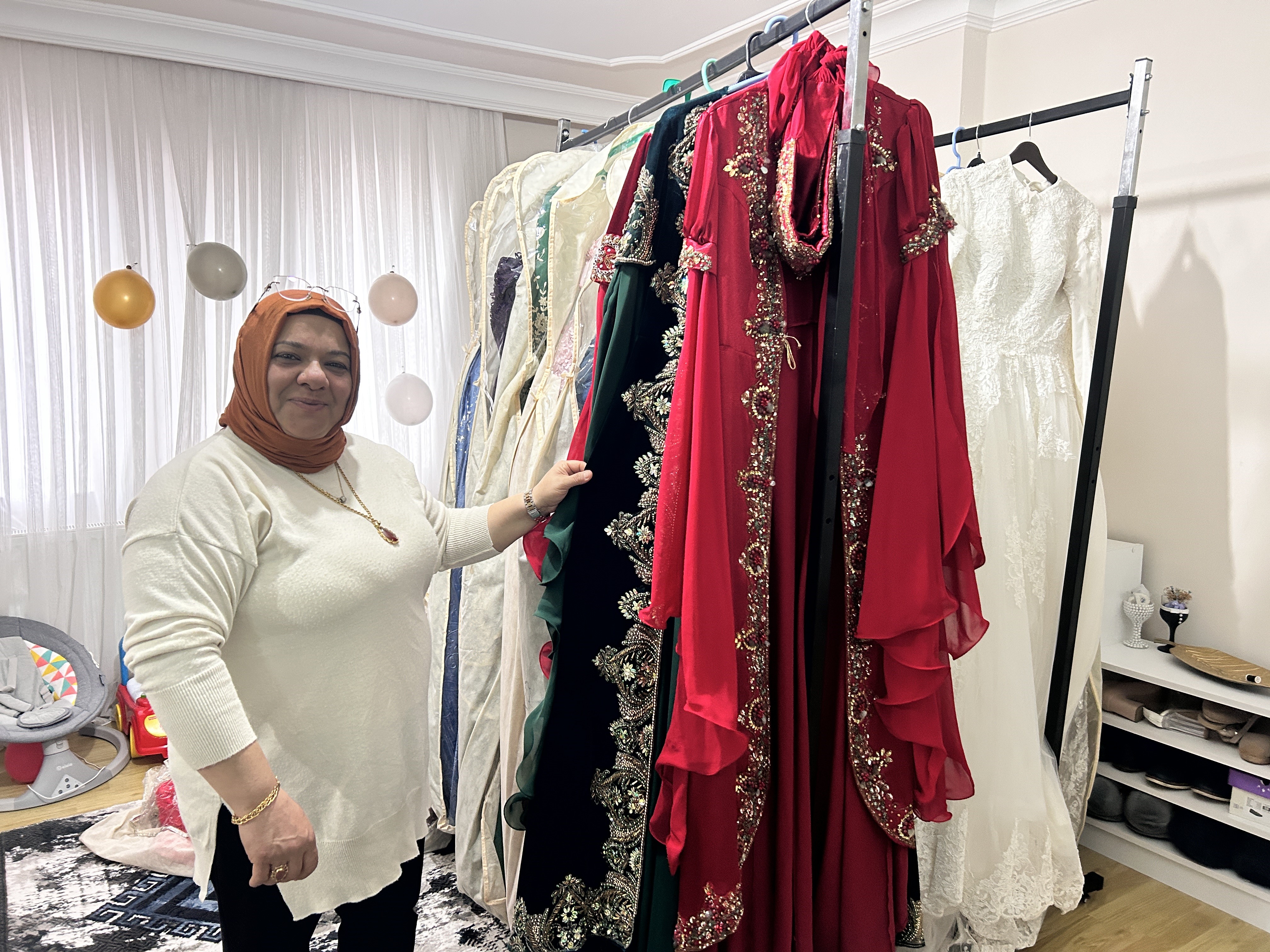 Duygulandıran bağış:  500 bin TL değerindeki gelinlikleri bağışladı